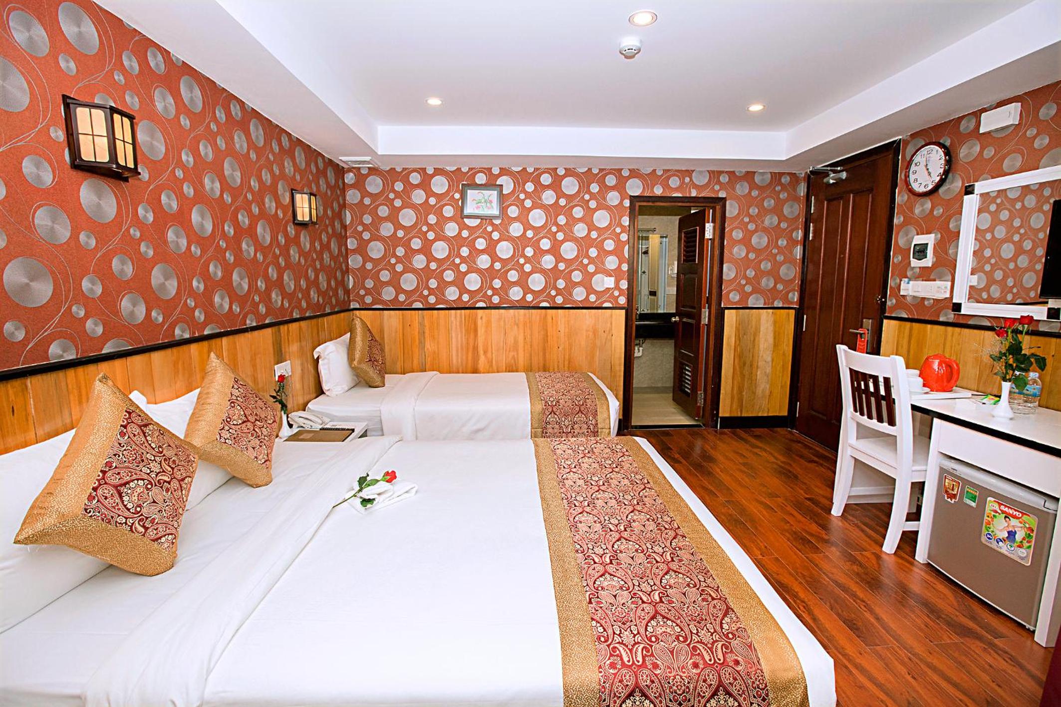 Superior Triple Room with City View photo 3