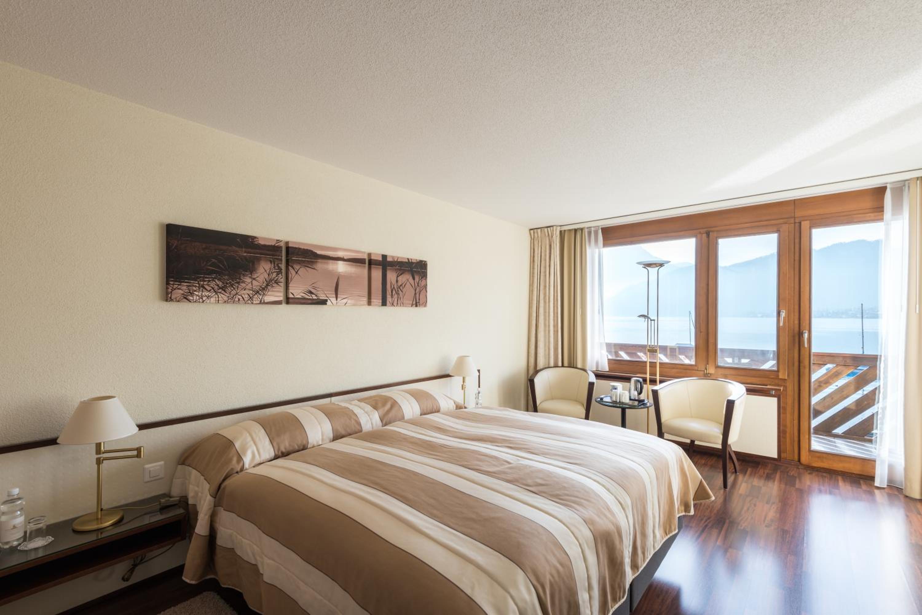 Room with Lake View - Photo 1