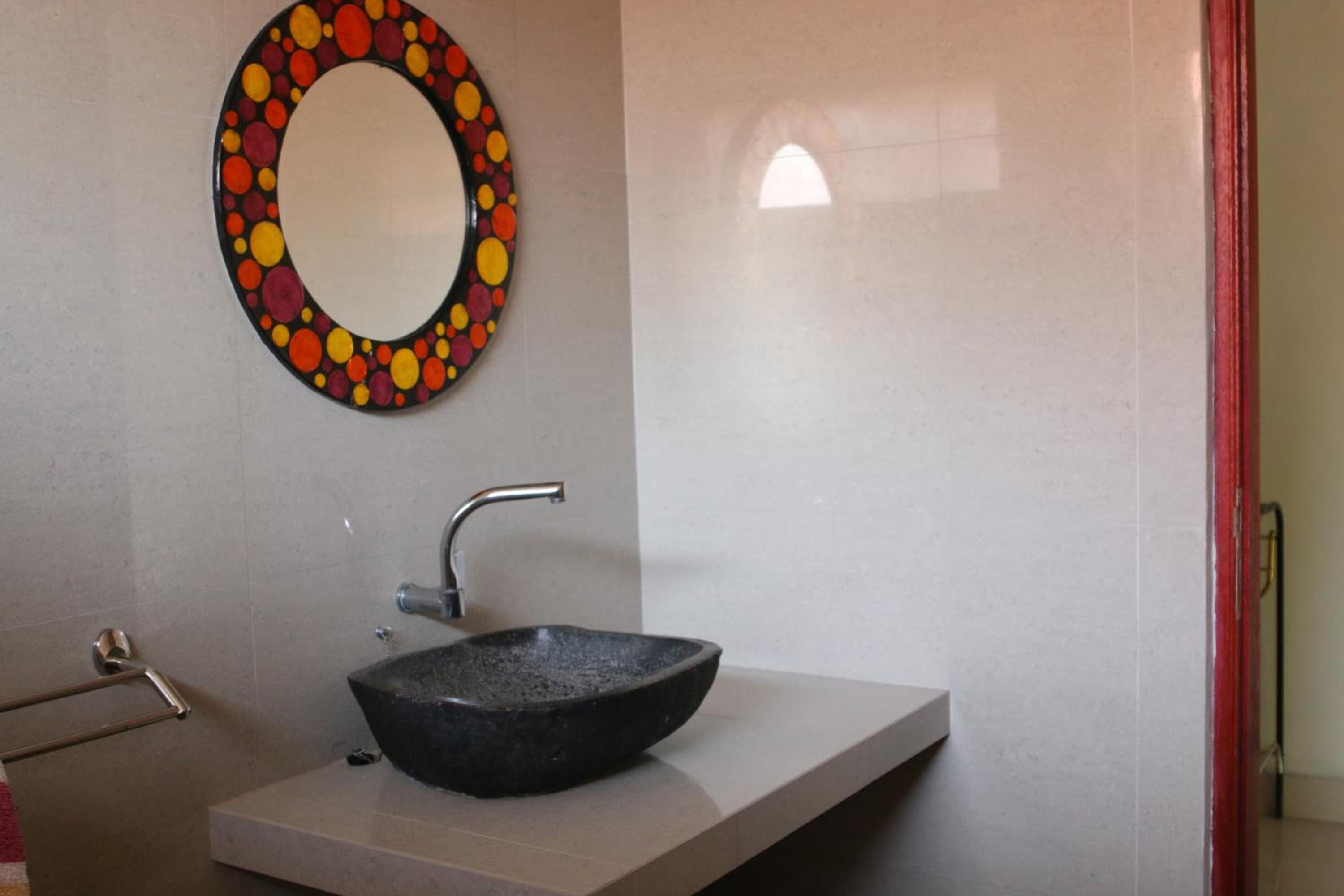 One-Bedroom Bungalow - Photo 2