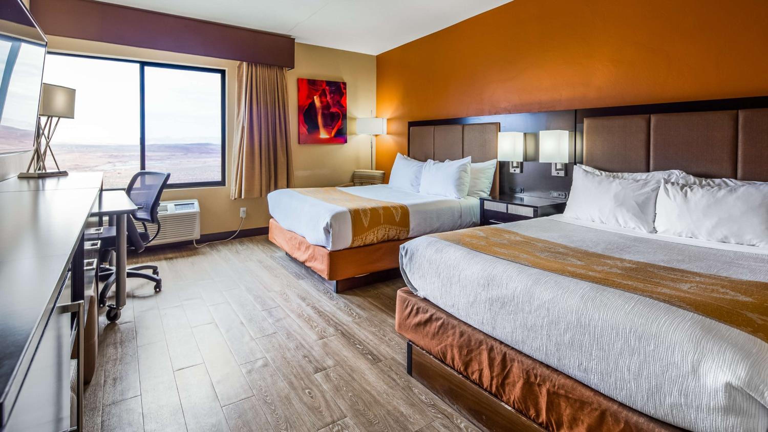 Queen Room with Two Queen Beds and View - Non-Smoking - Photo 6
