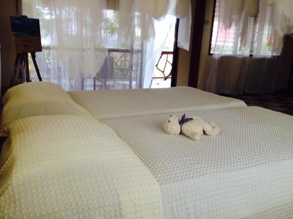 Double or Twin Room with Extra Bed - Photo 2