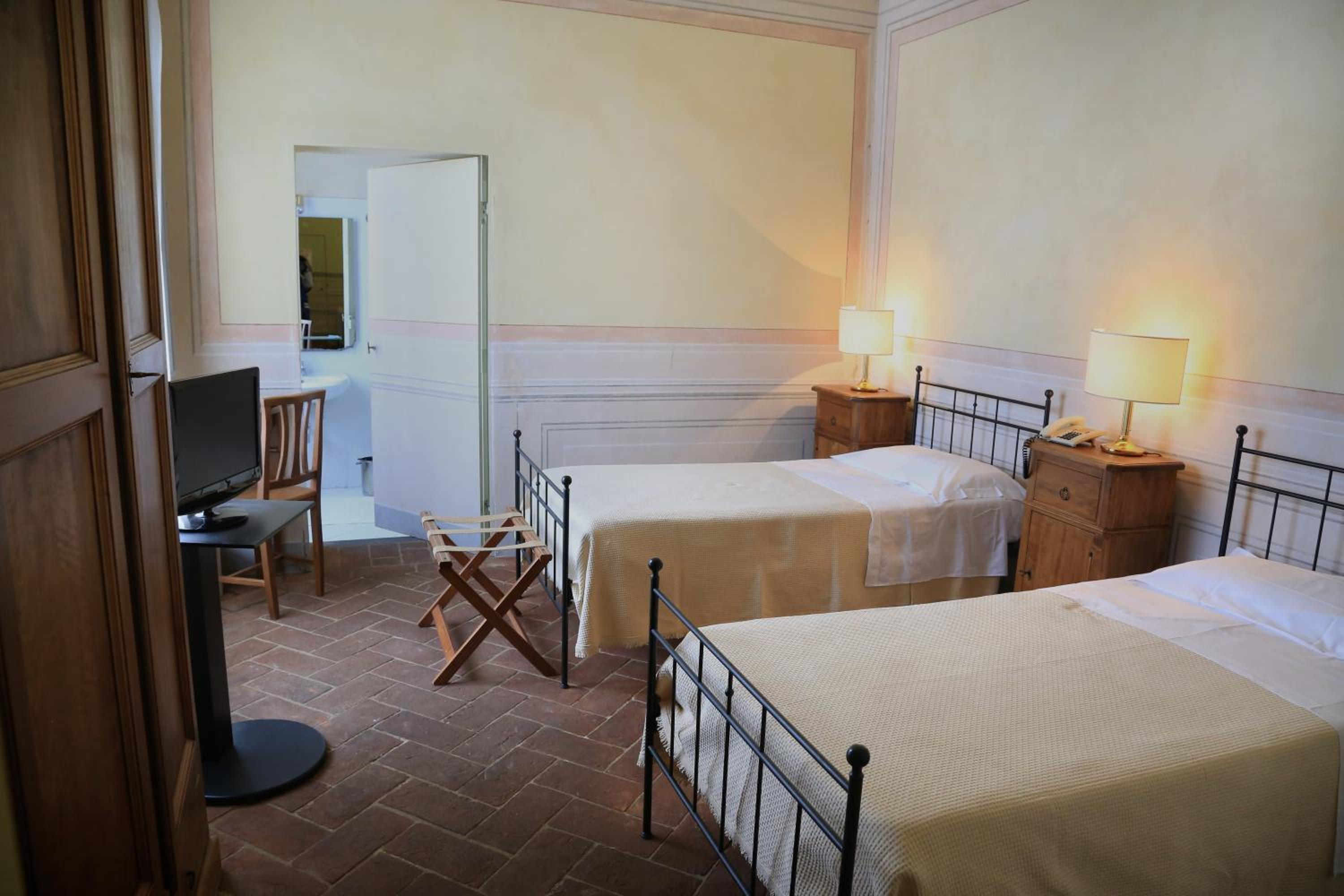 Twin Room With Shared Bathroom