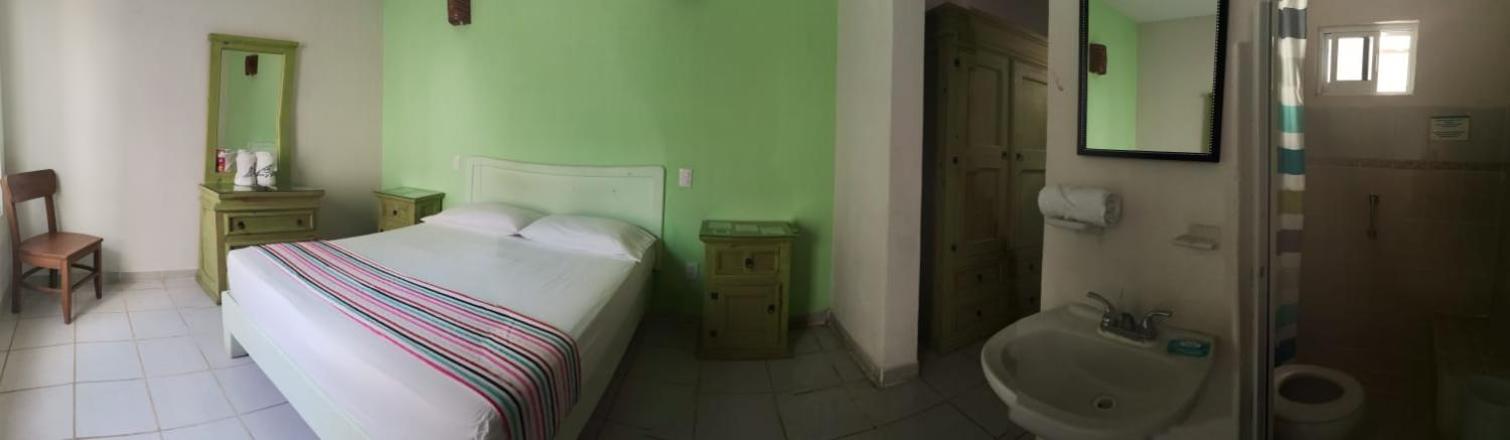 Queen Room with Pool View photo 2