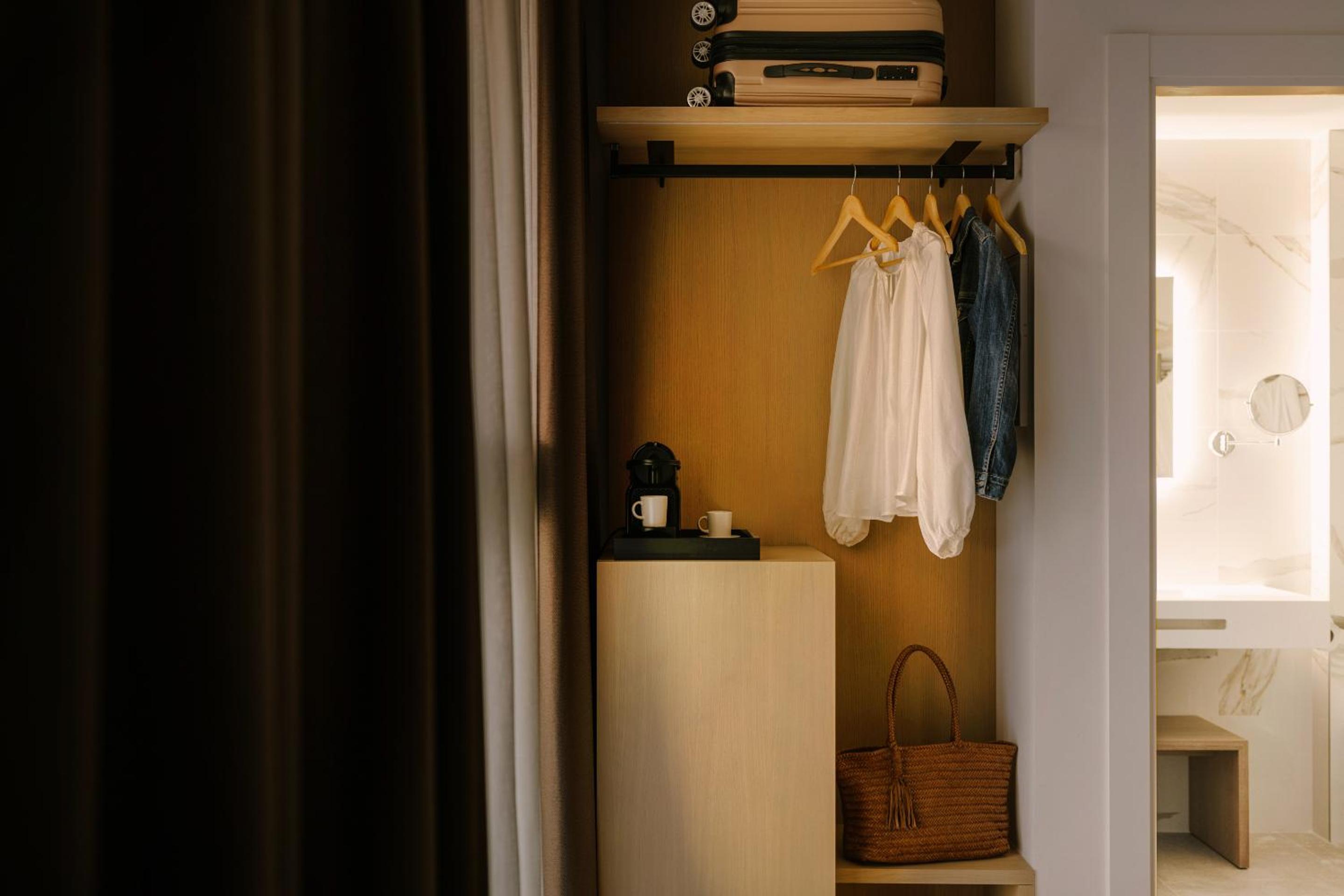 Queen Room photo 2
