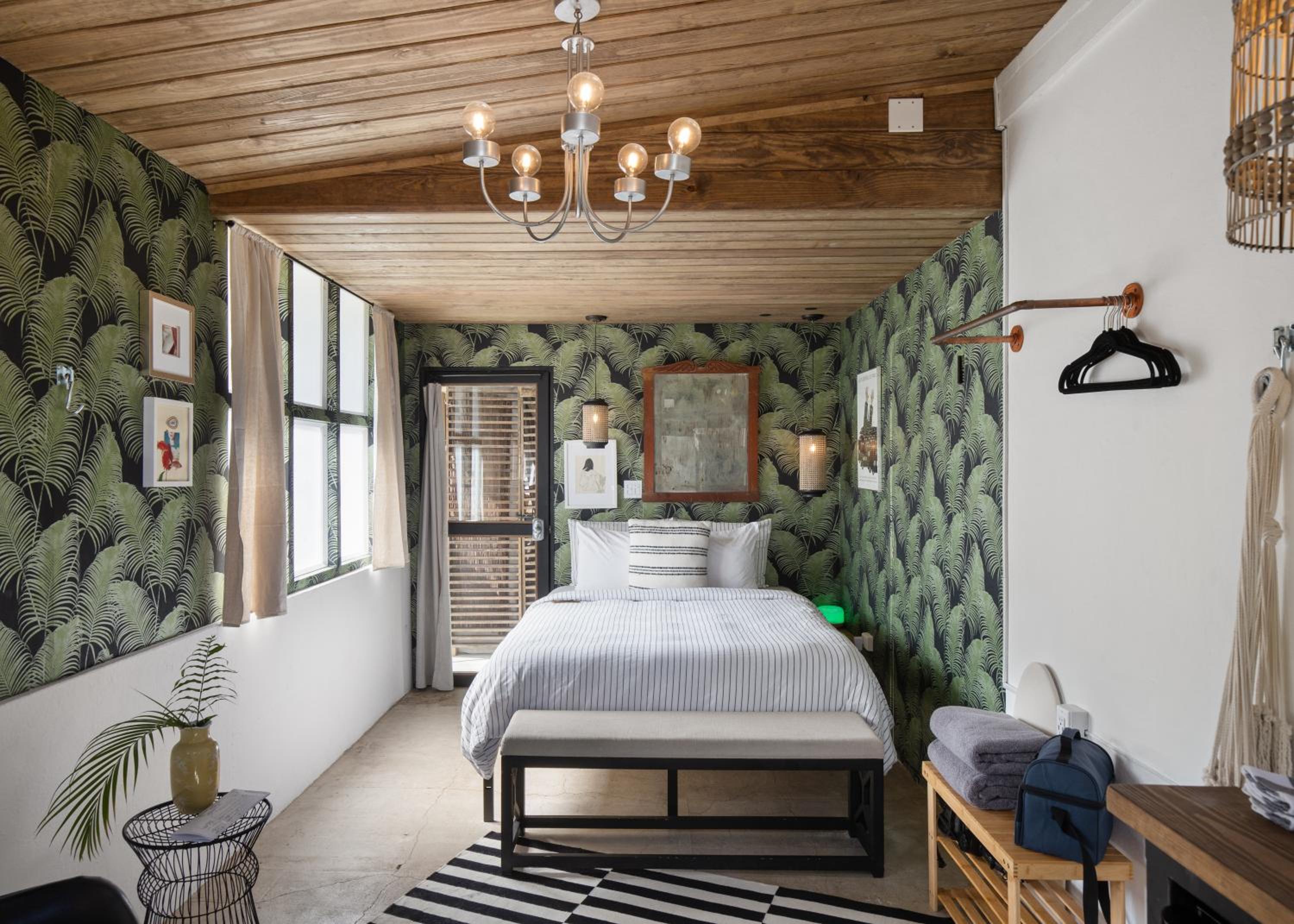 Queen Room with Balcony photo 2