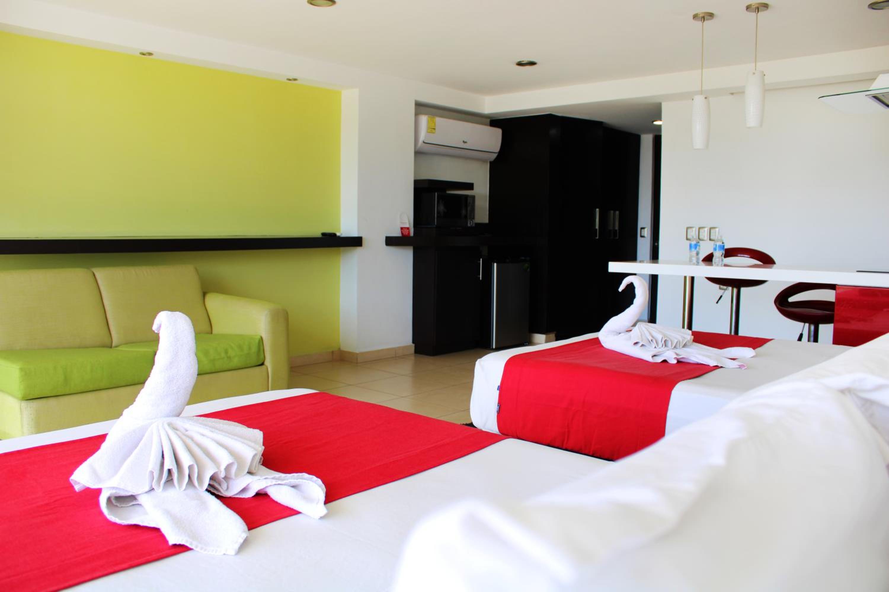 Double Room with Two Double Beds - Non-Smoking photo 2