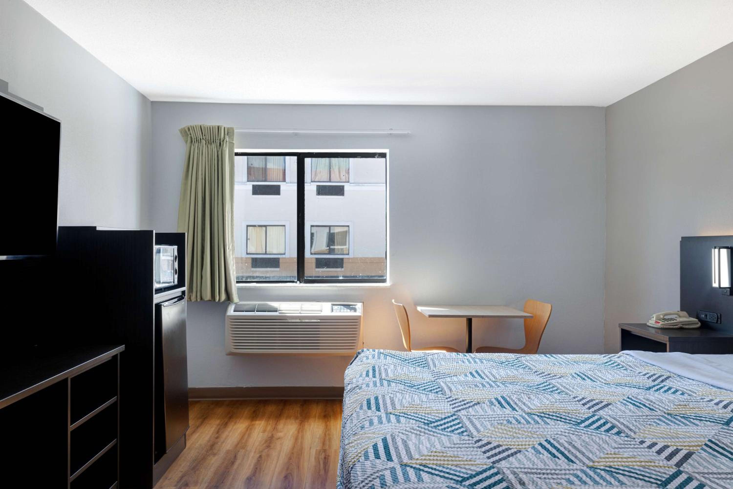 King Room - Disability Access - Non-Smoking photo 1