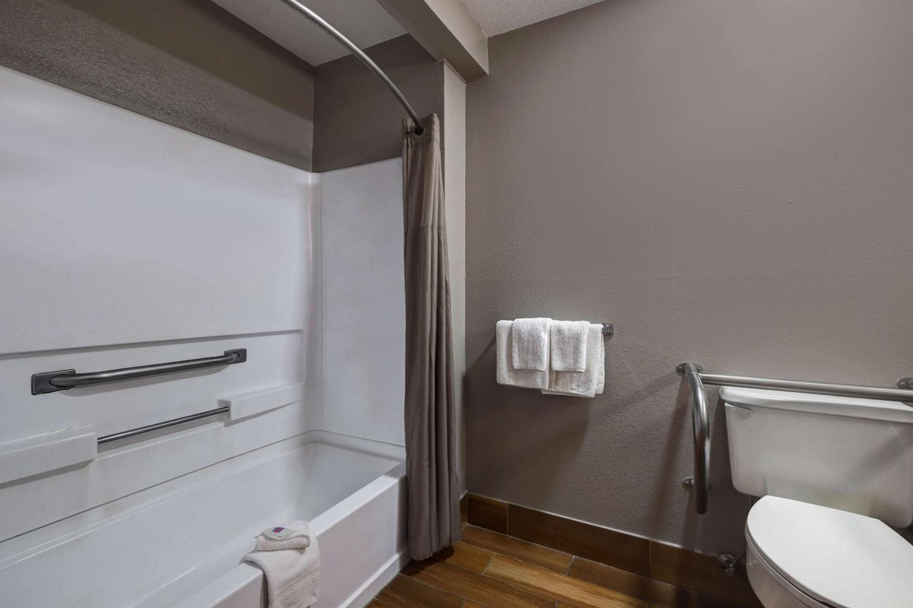 King Room - Disability Access - Non-Smoking photo 2