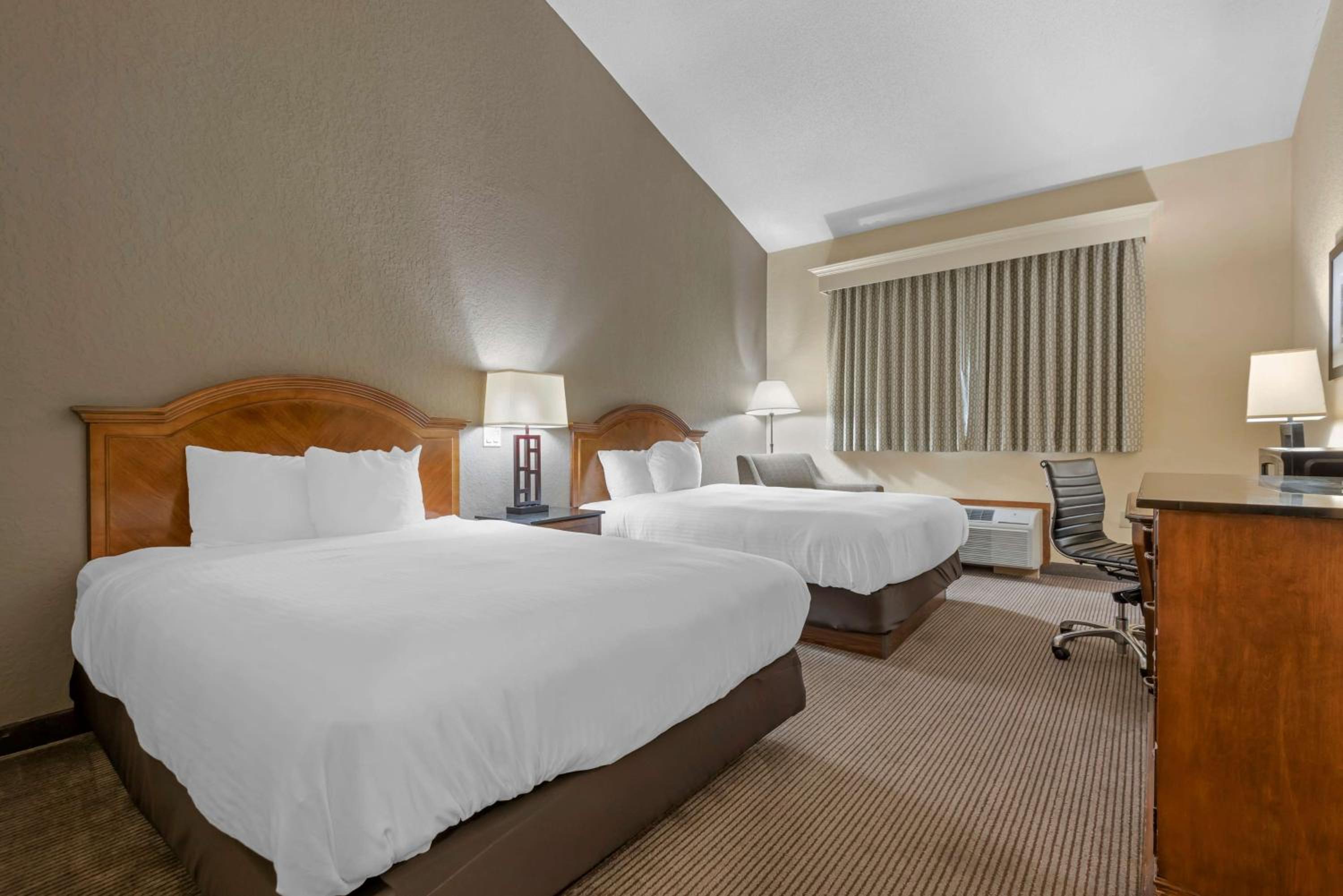Queen Room with Two Queen Beds and Roll-In Shower - Disability Access