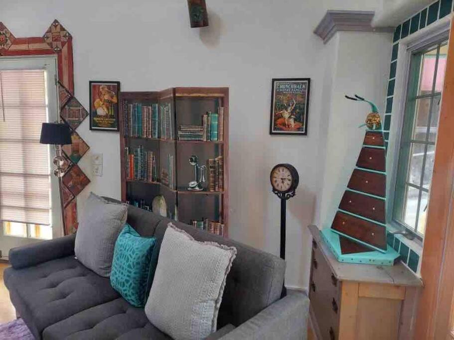 Two-Bedroom House - Photo 4