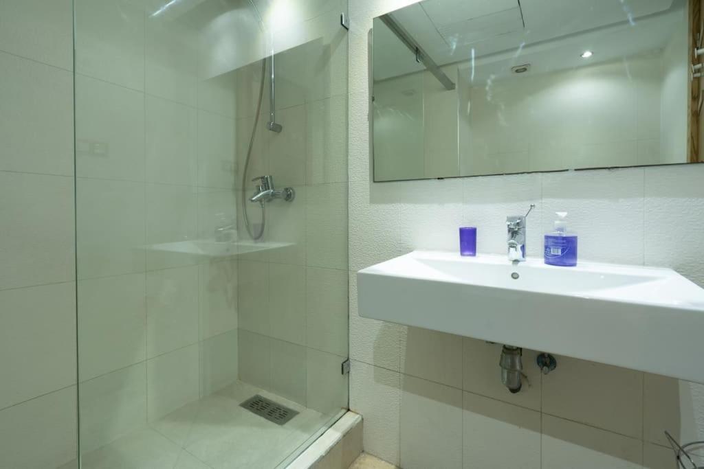 One-Bedroom Apartment - Photo 32