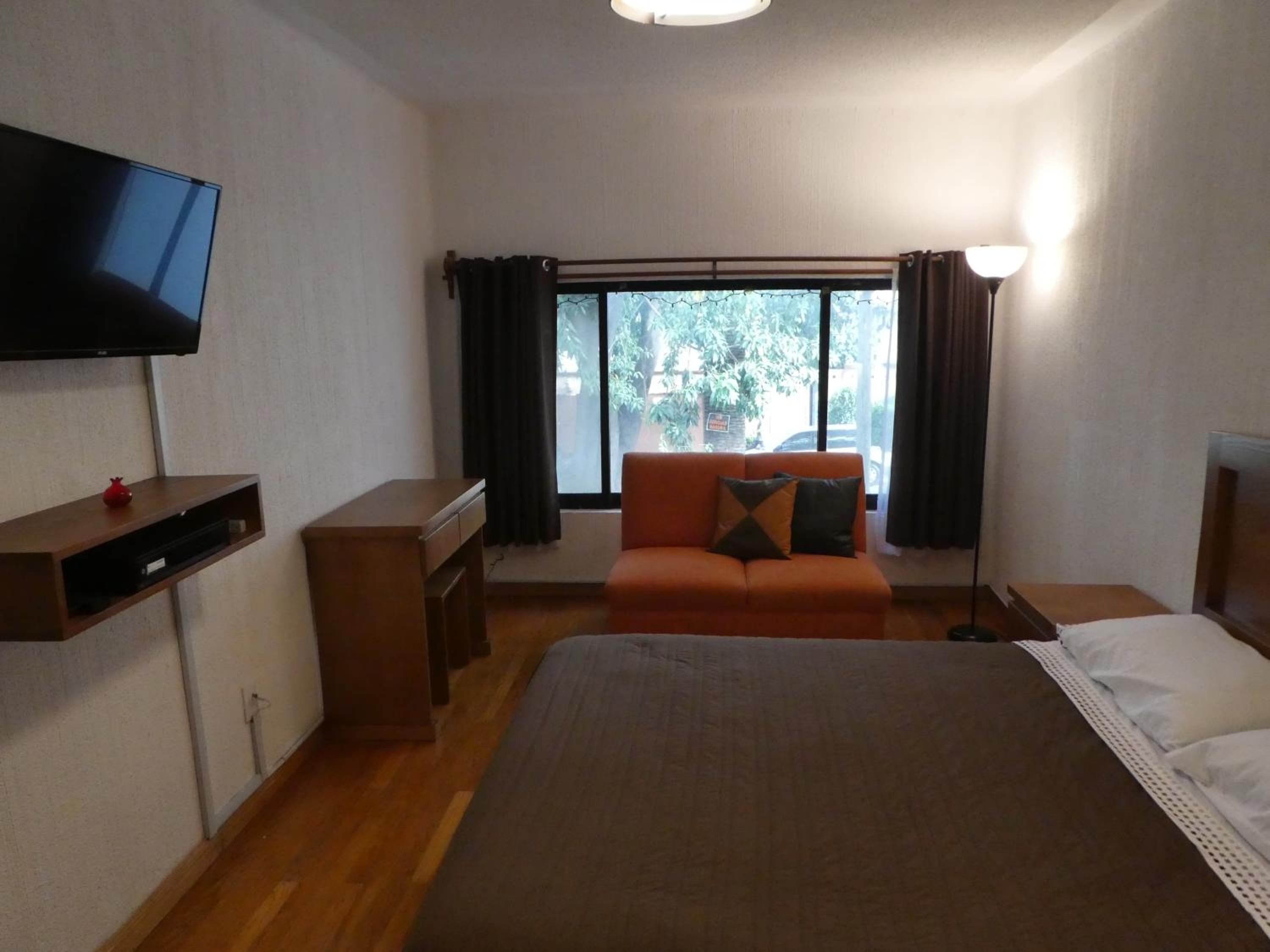 Double Room with Private Bathroom - Photo 19