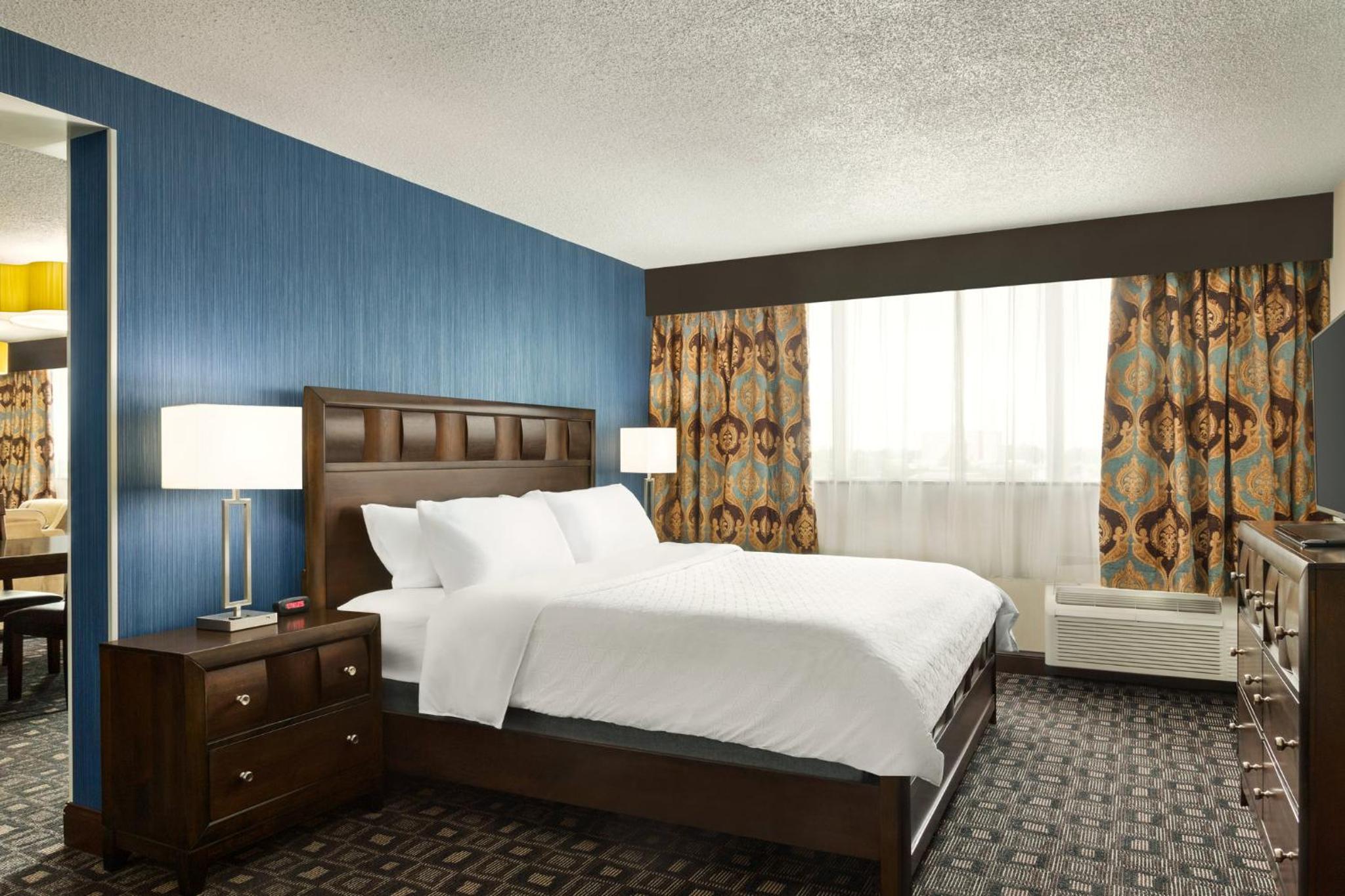 One-Bedroom Suite - Photo 1