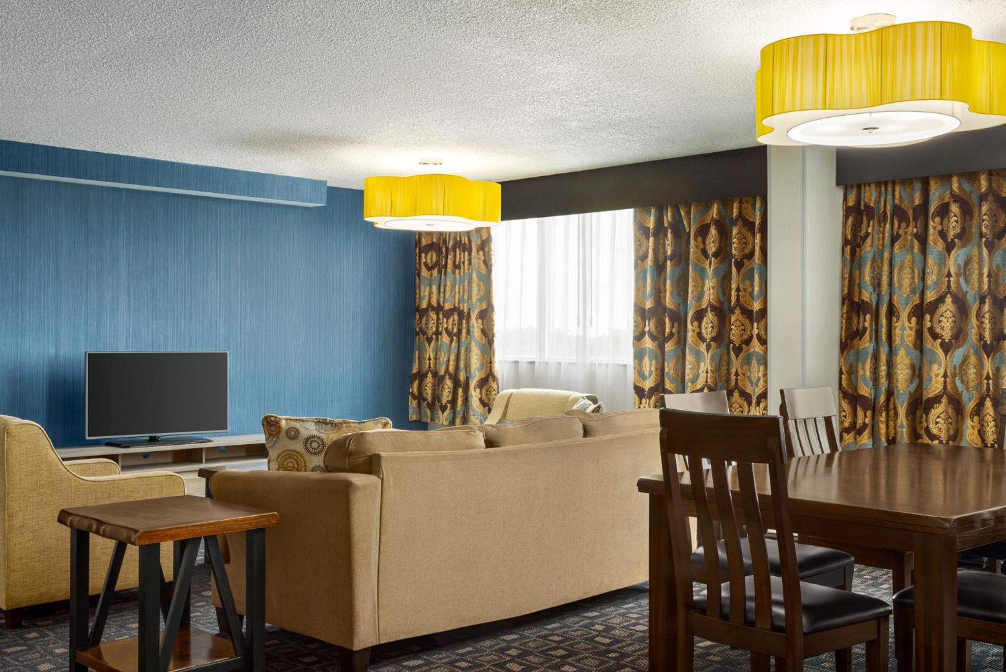 One-Bedroom Suite - Photo 3