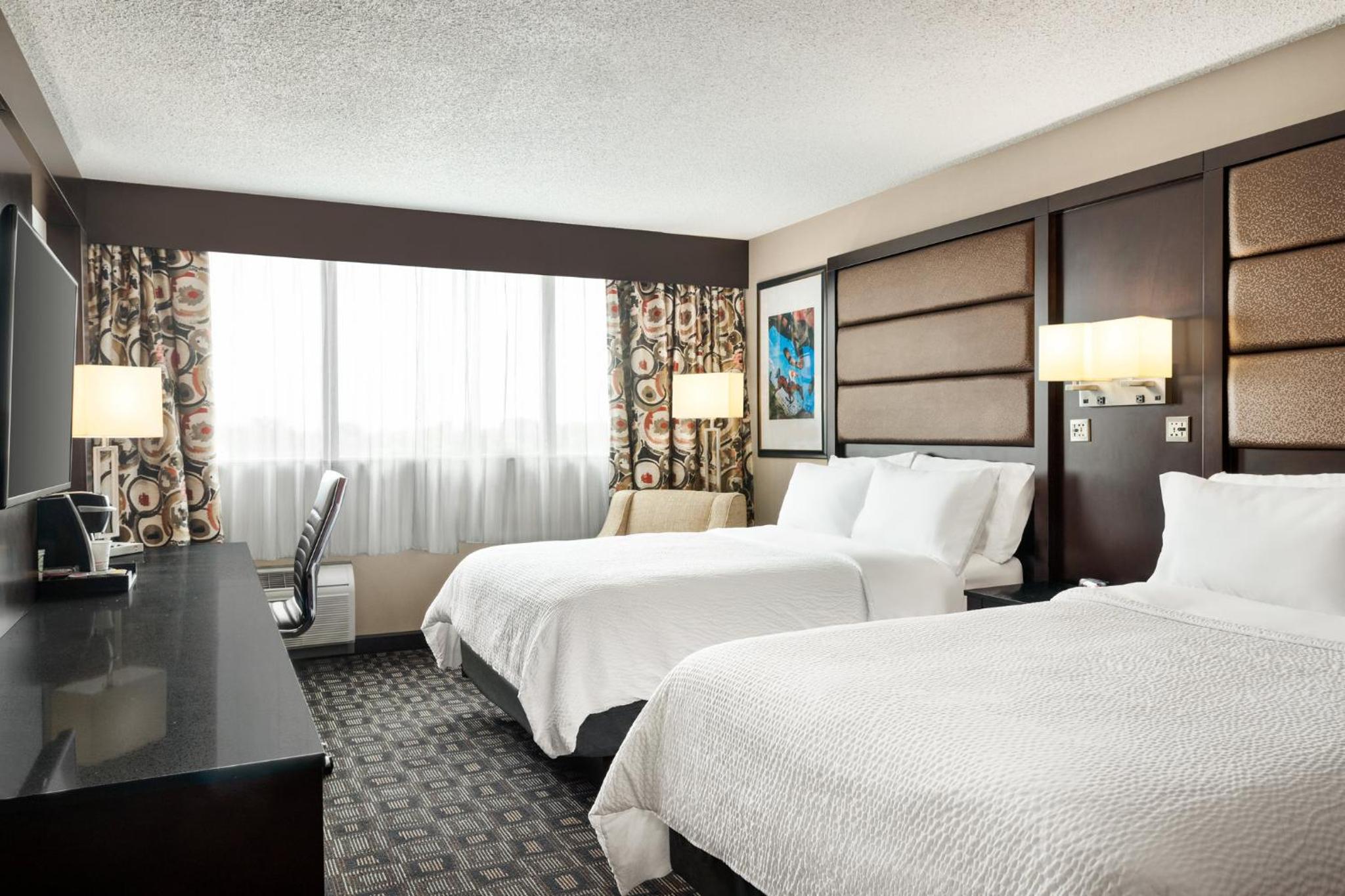 Standard Room with Two Queen Beds - Photo 3
