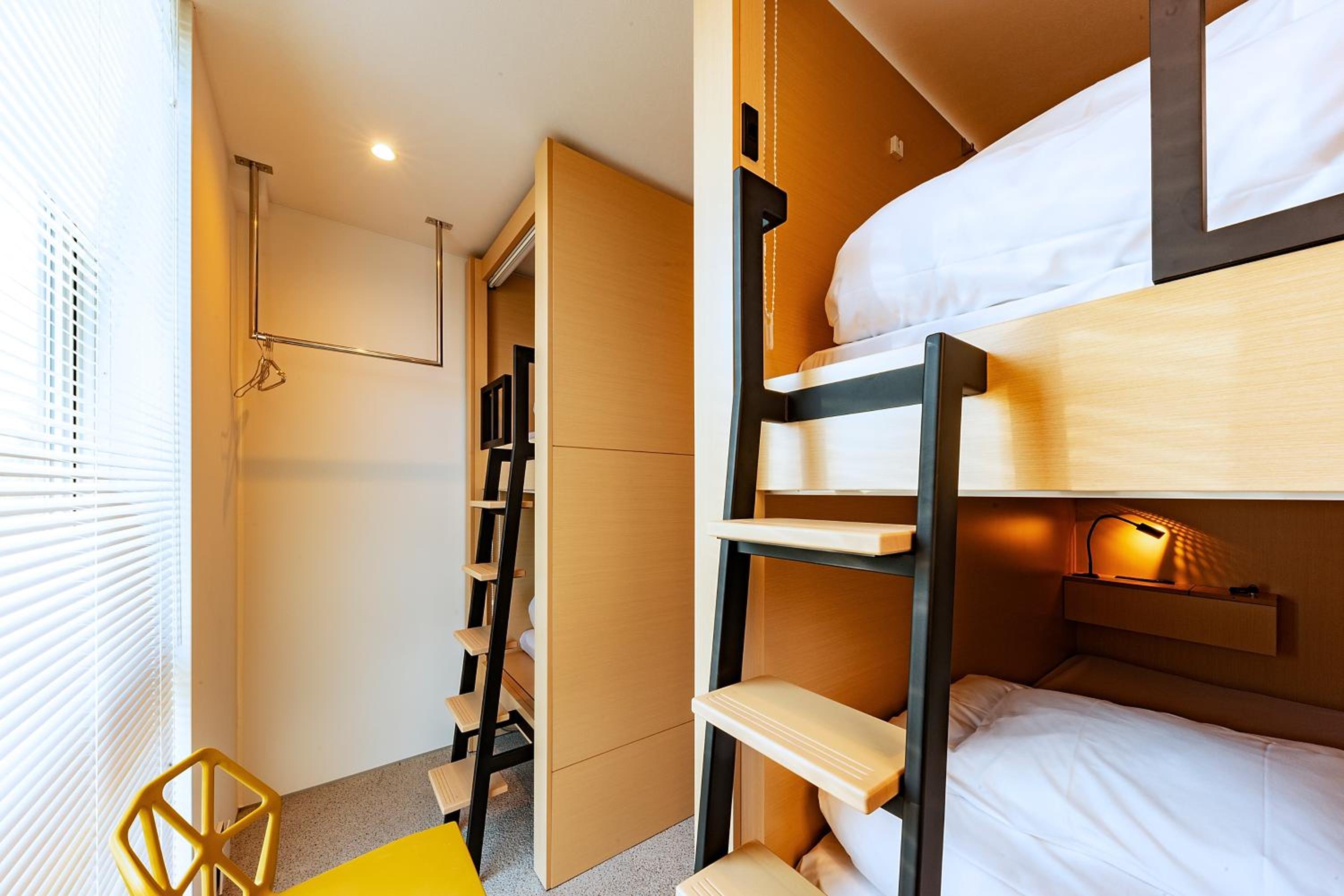 Quadruple Room with Bathroom - Photo 2