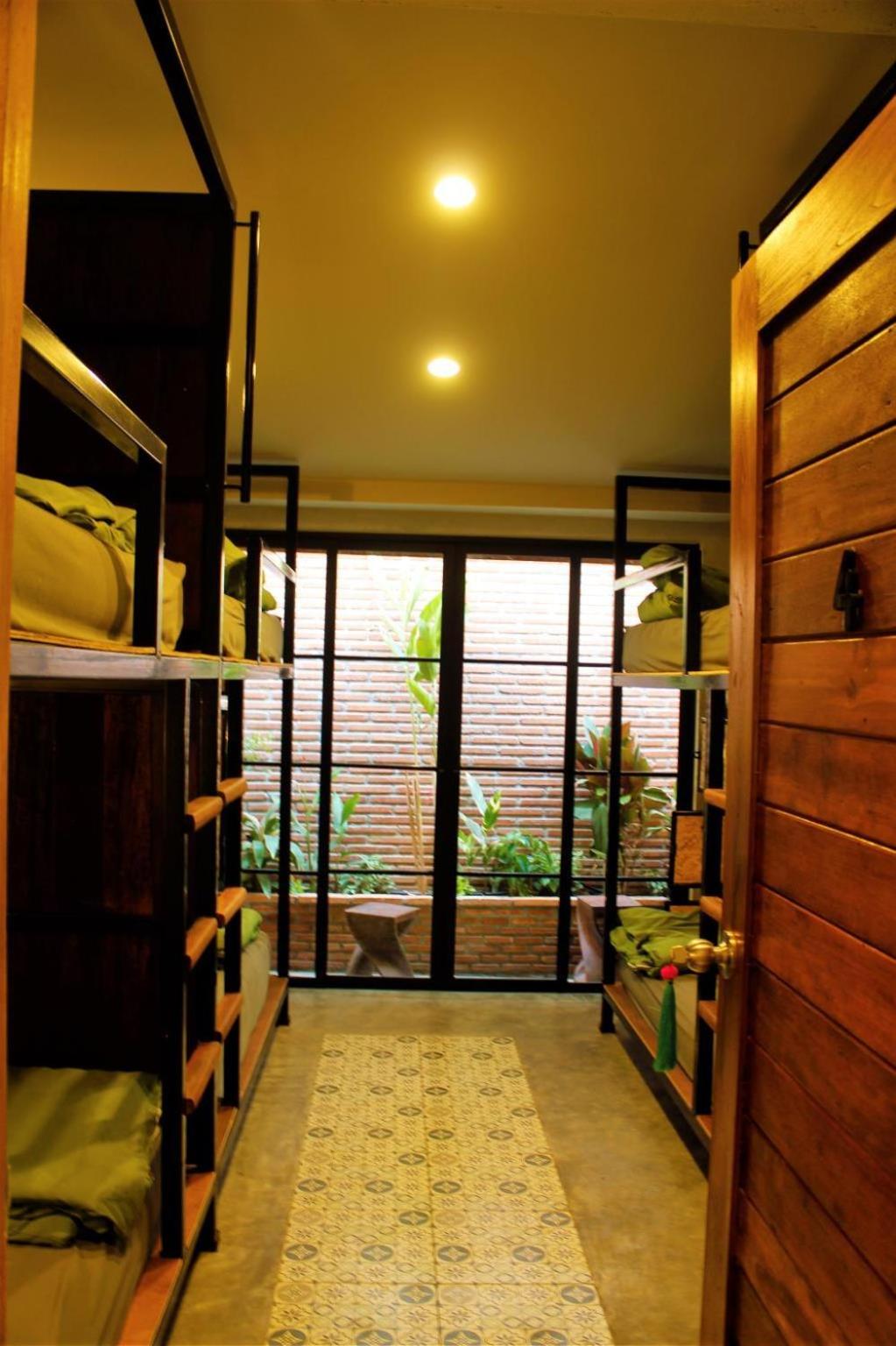 Bed in 8-Bed Mixed Dormitory Room photo 1