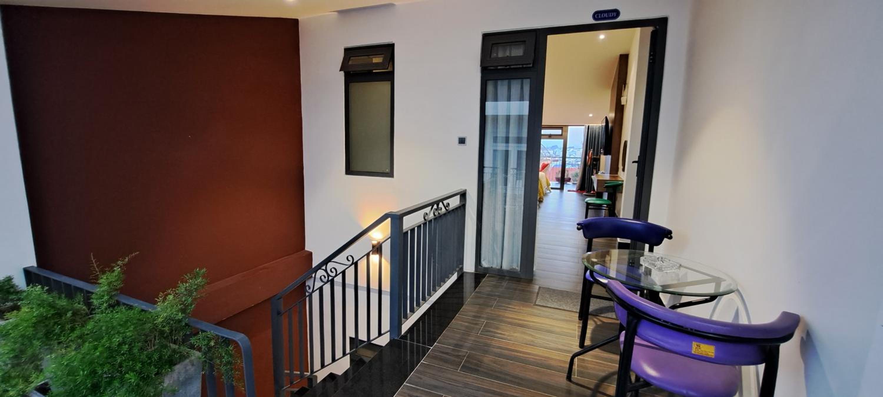 Apartment with Balcony photo 2