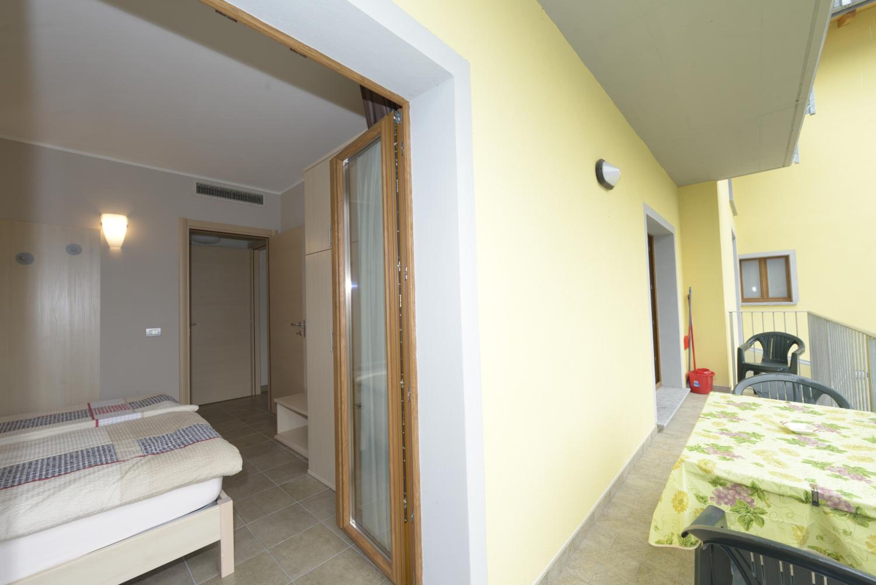 Apartment with Mountain View - Photo 2