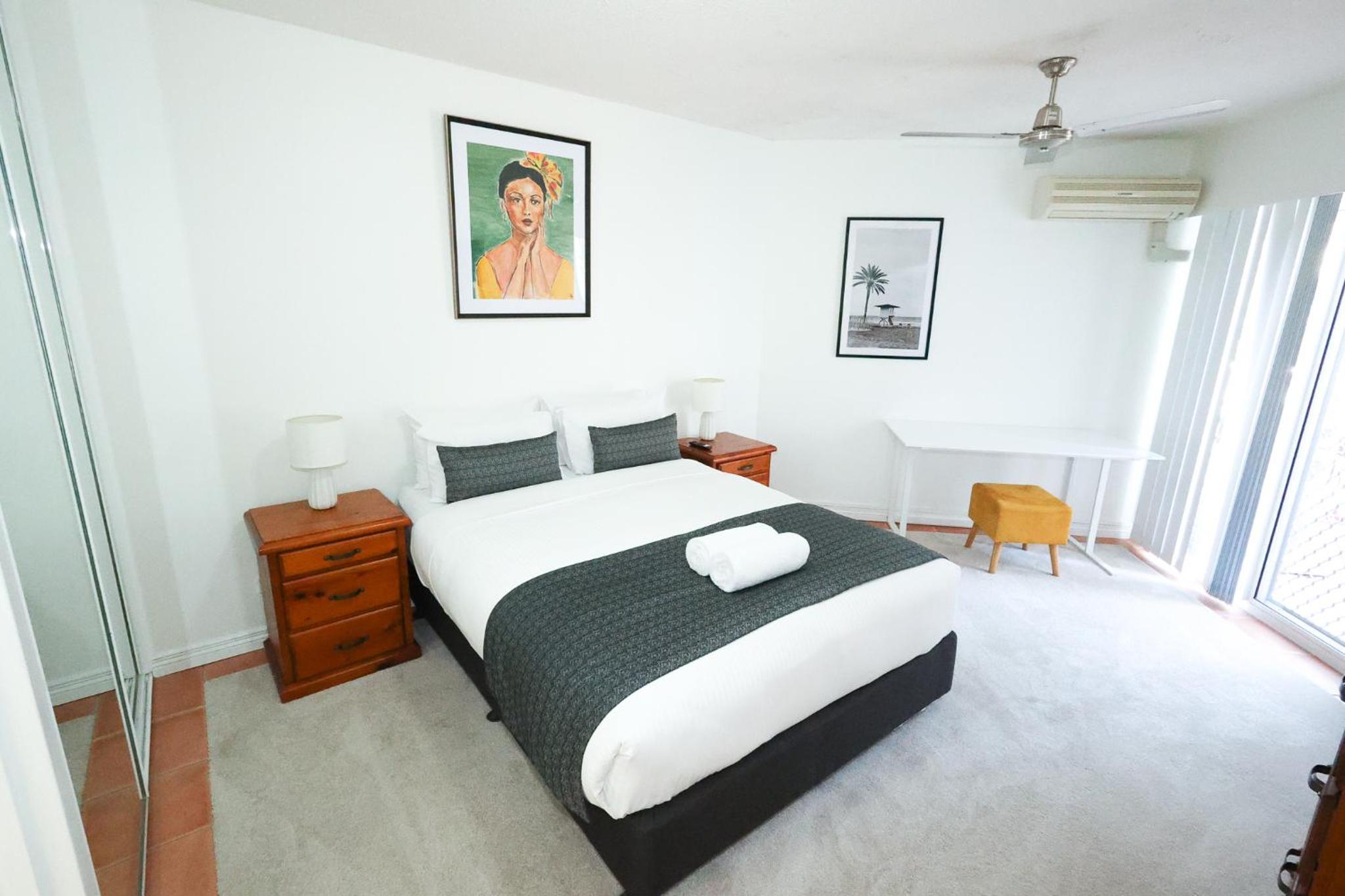 One Queen Superior Ground Floor Apartment
