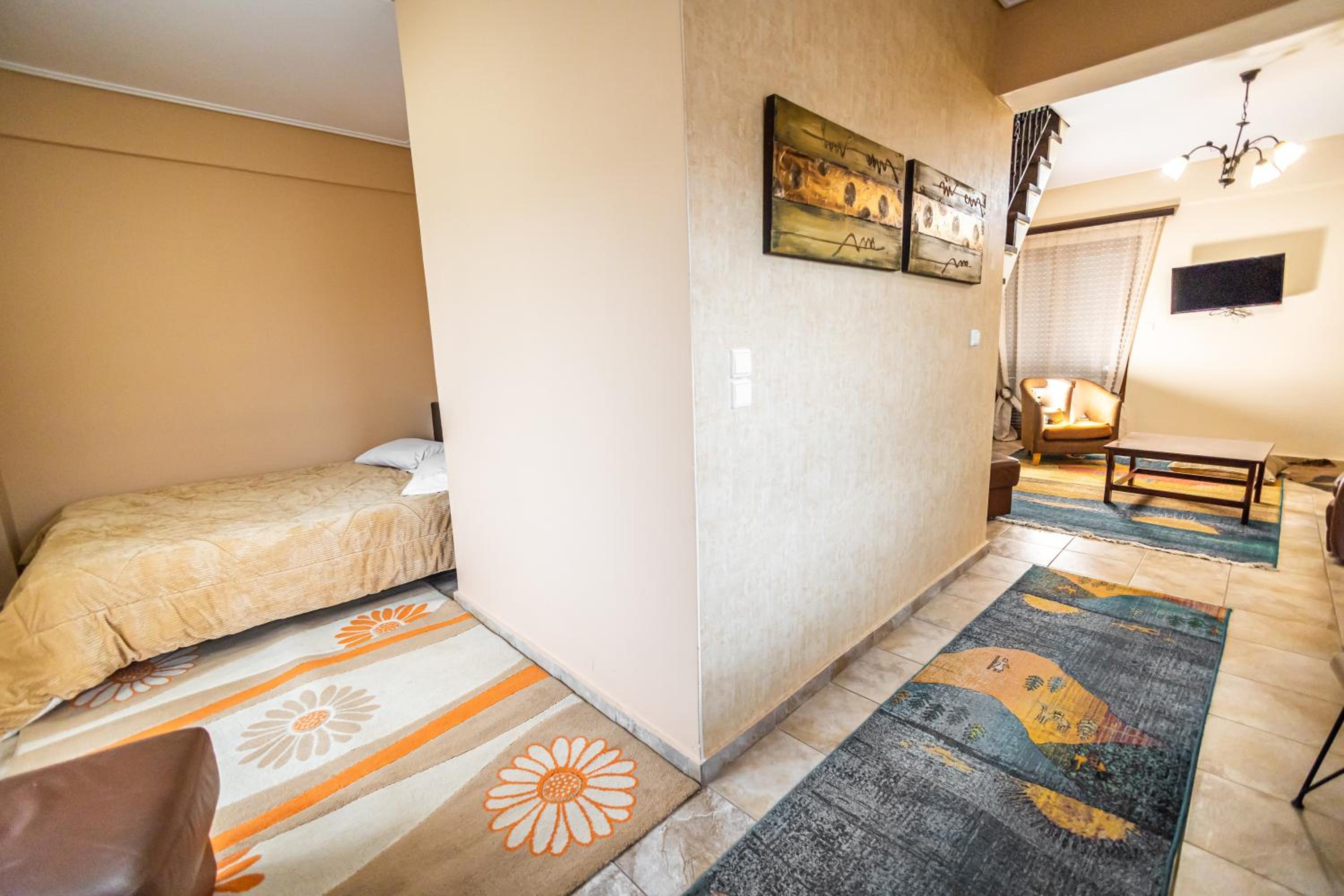 Deluxe Family Room - Photo 3