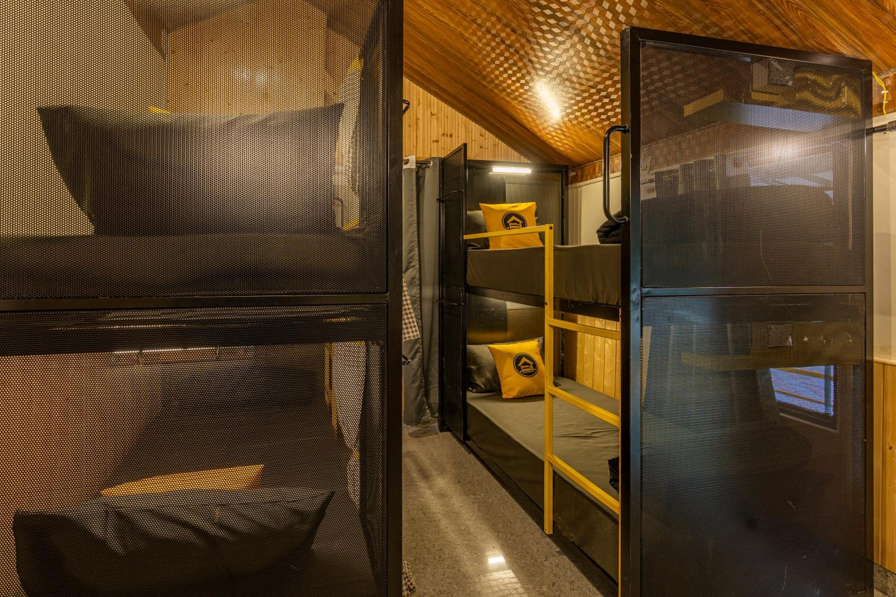 Standard - Bed In 4 Bed Mixed Dormitory photo 3