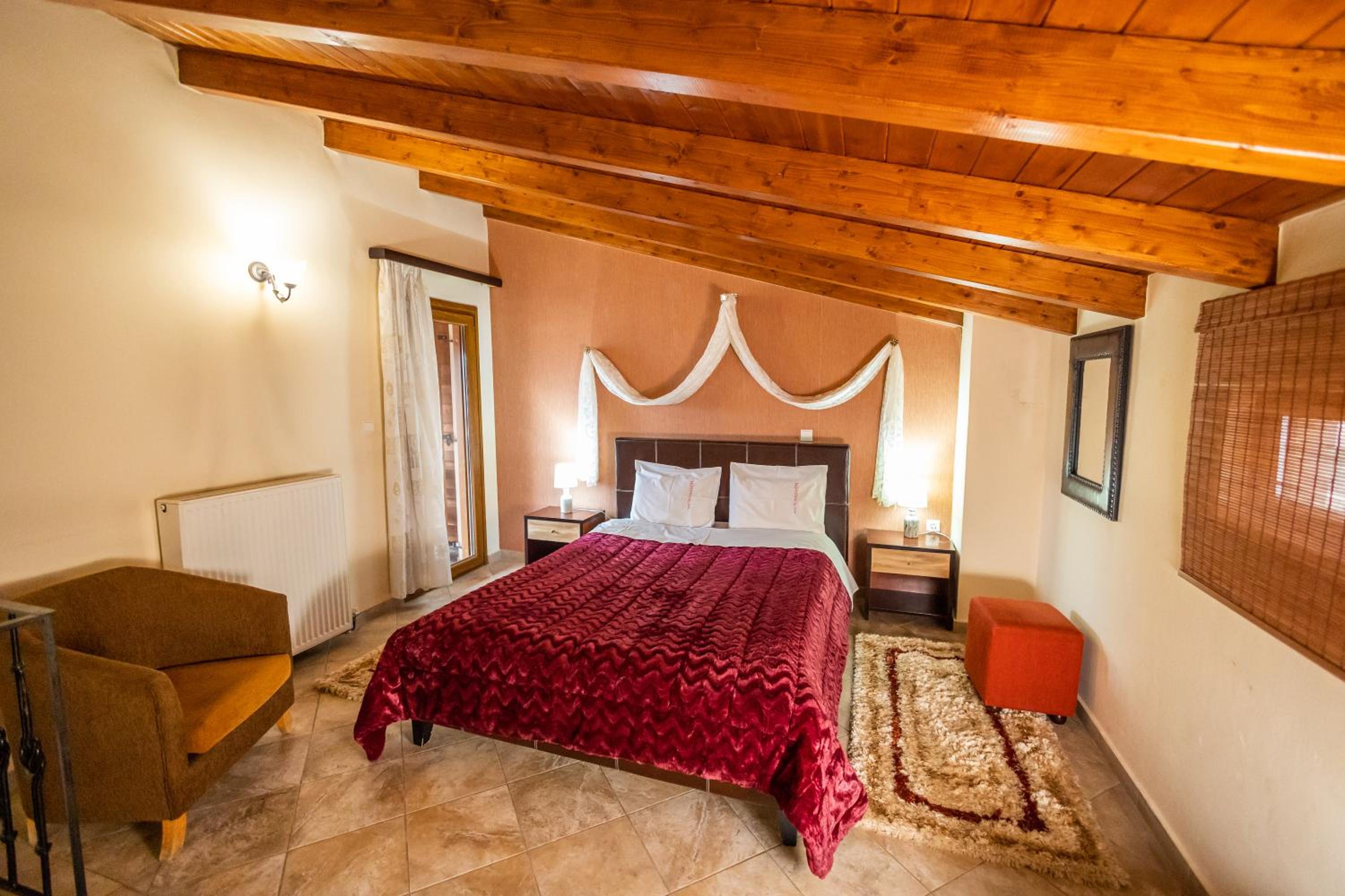 Deluxe Room - Photo 6