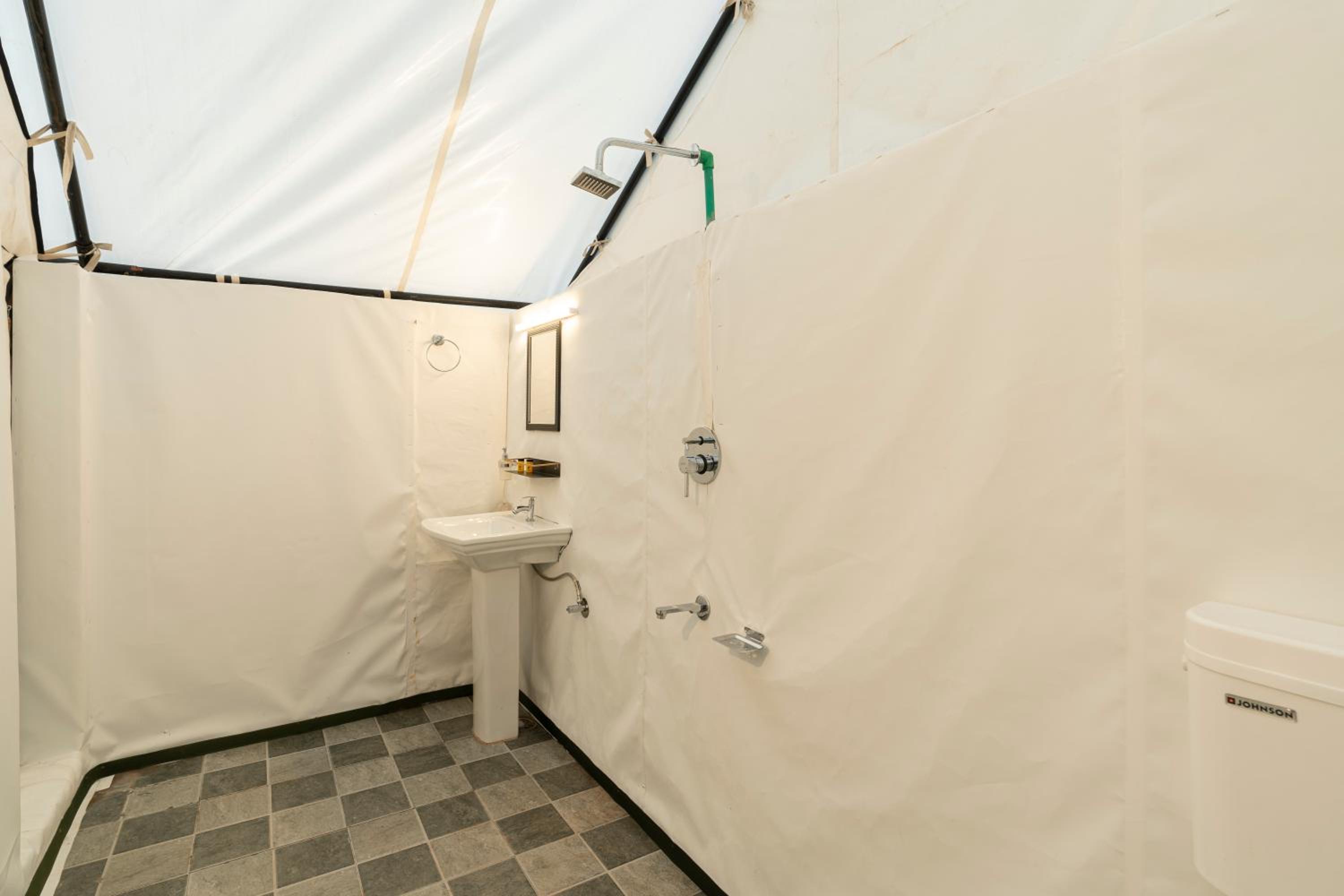  Deluxe Swiss Tent - Photo 3