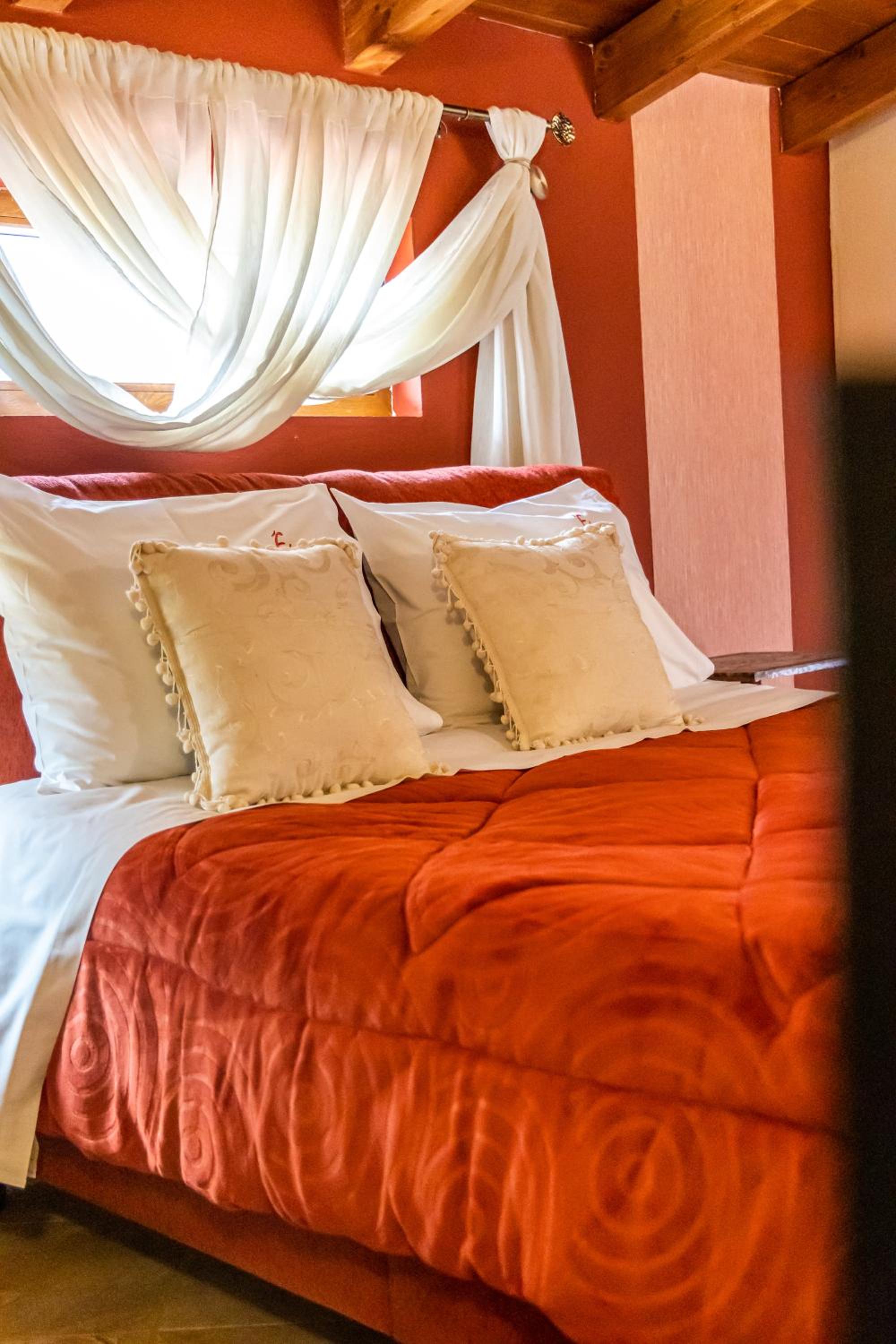 Deluxe Room - Photo 10