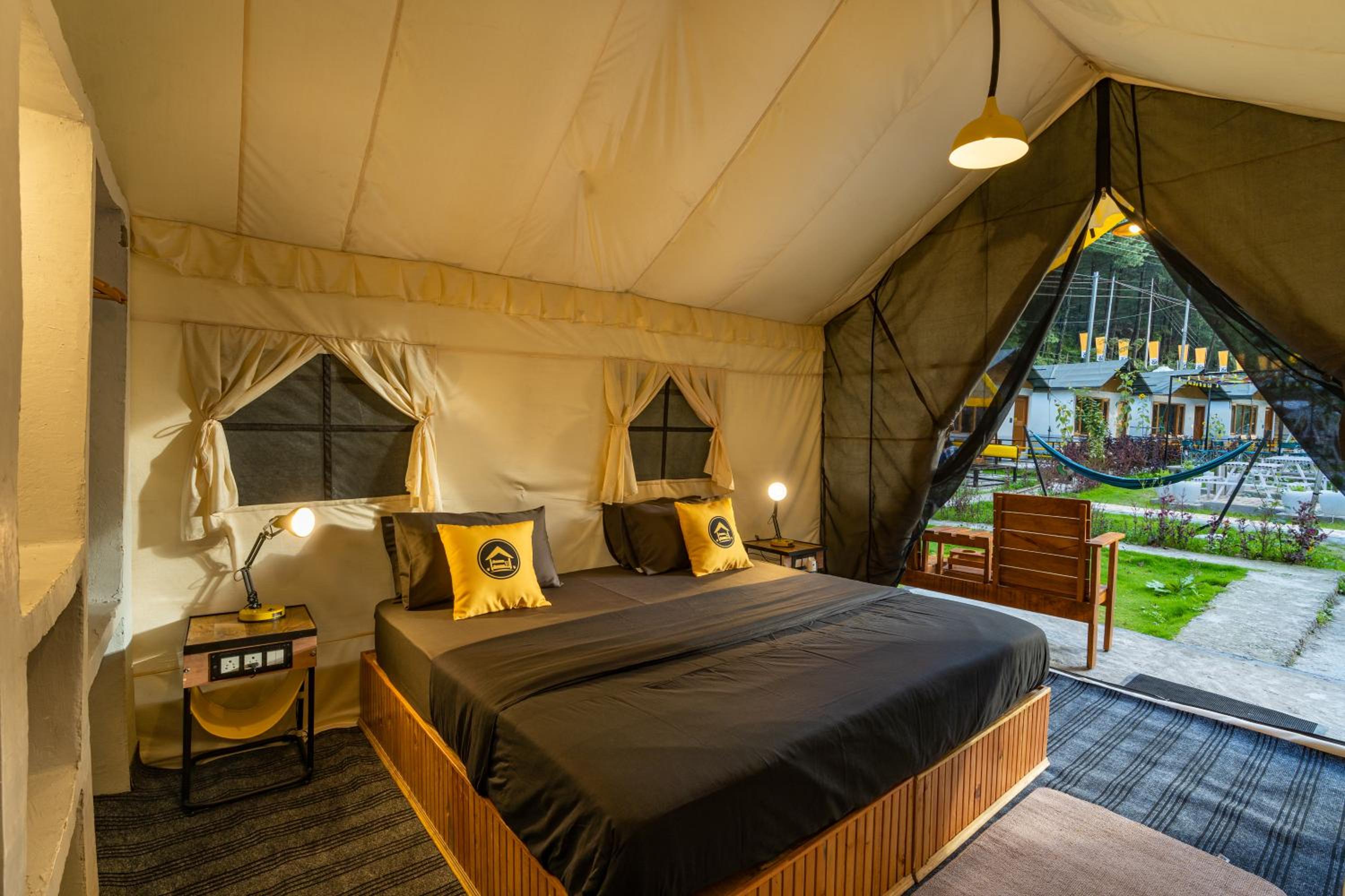  Standard Swiss Tent photo 1