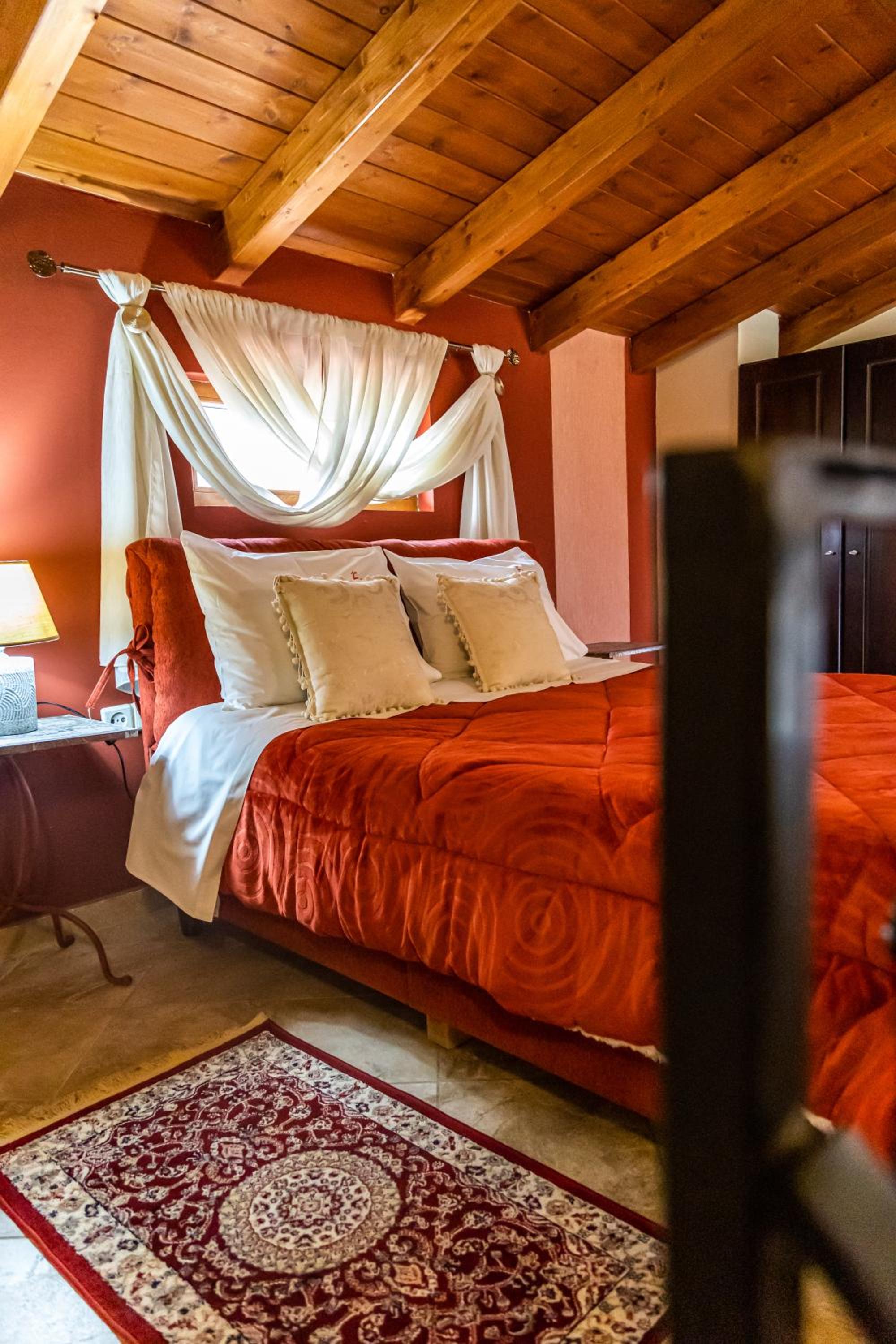 Deluxe Room - Photo 11