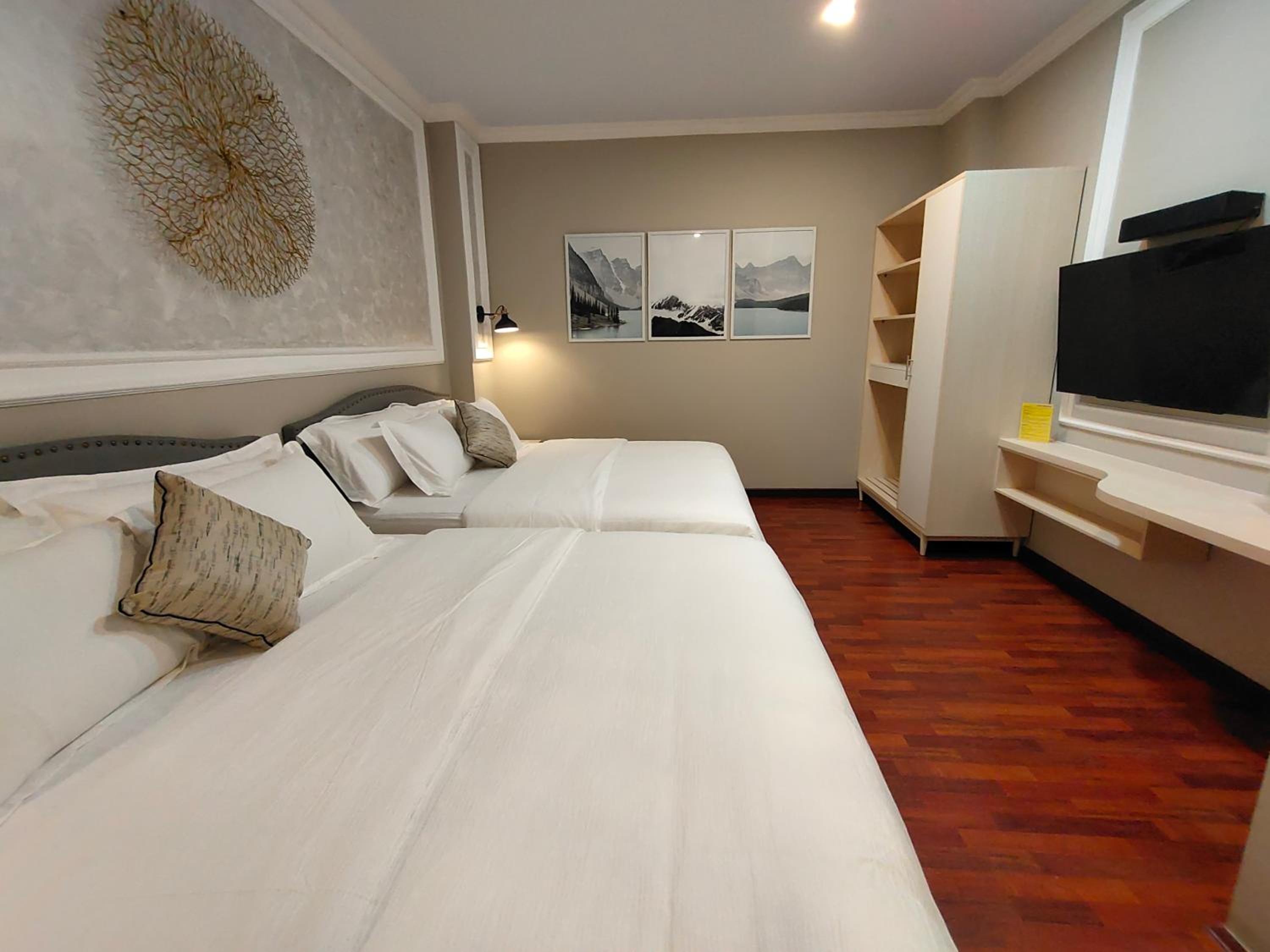 Family Room with Terrace - Photo 7