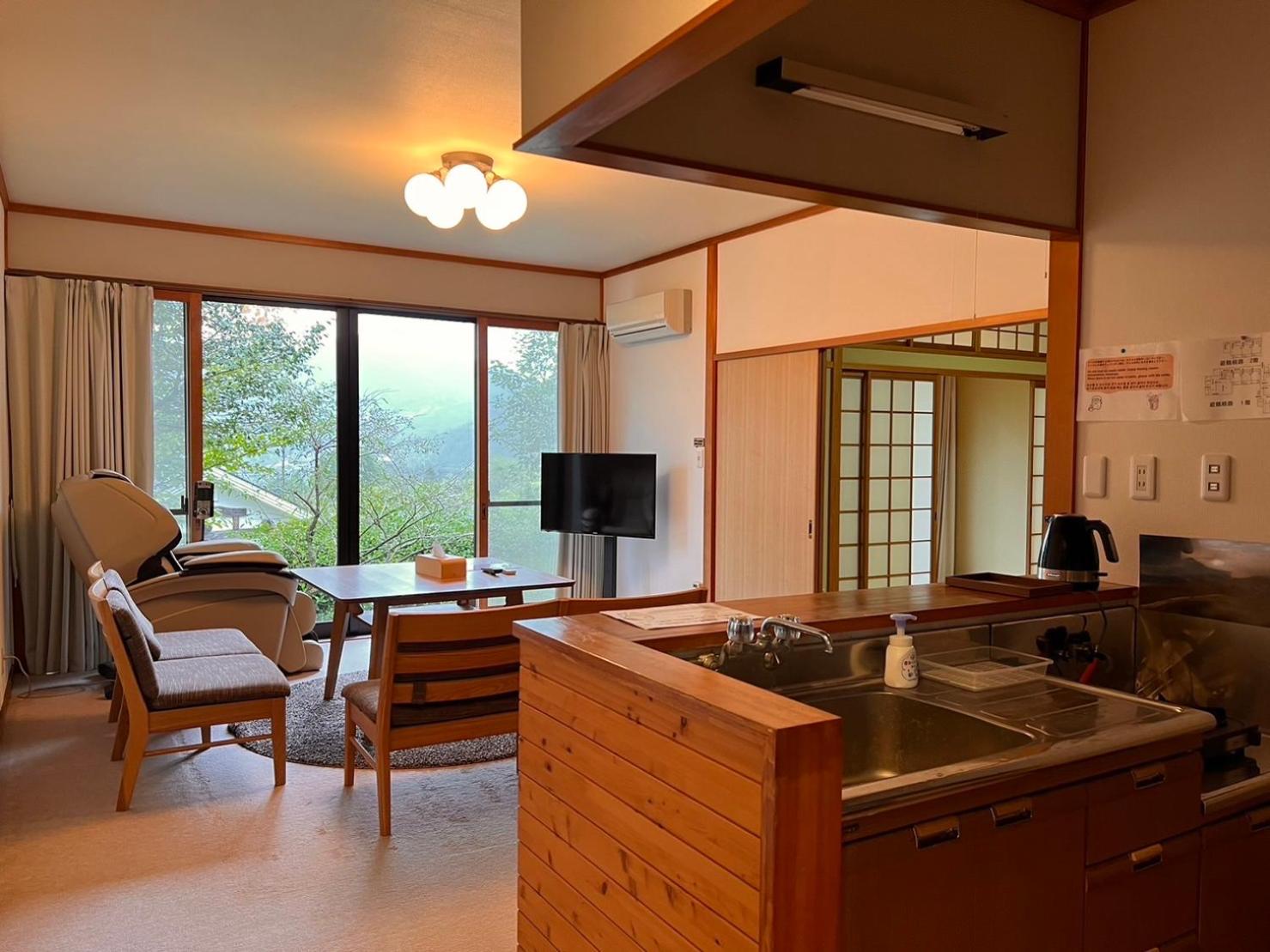 Quadruple Room with Private Bathroom - Photo 15