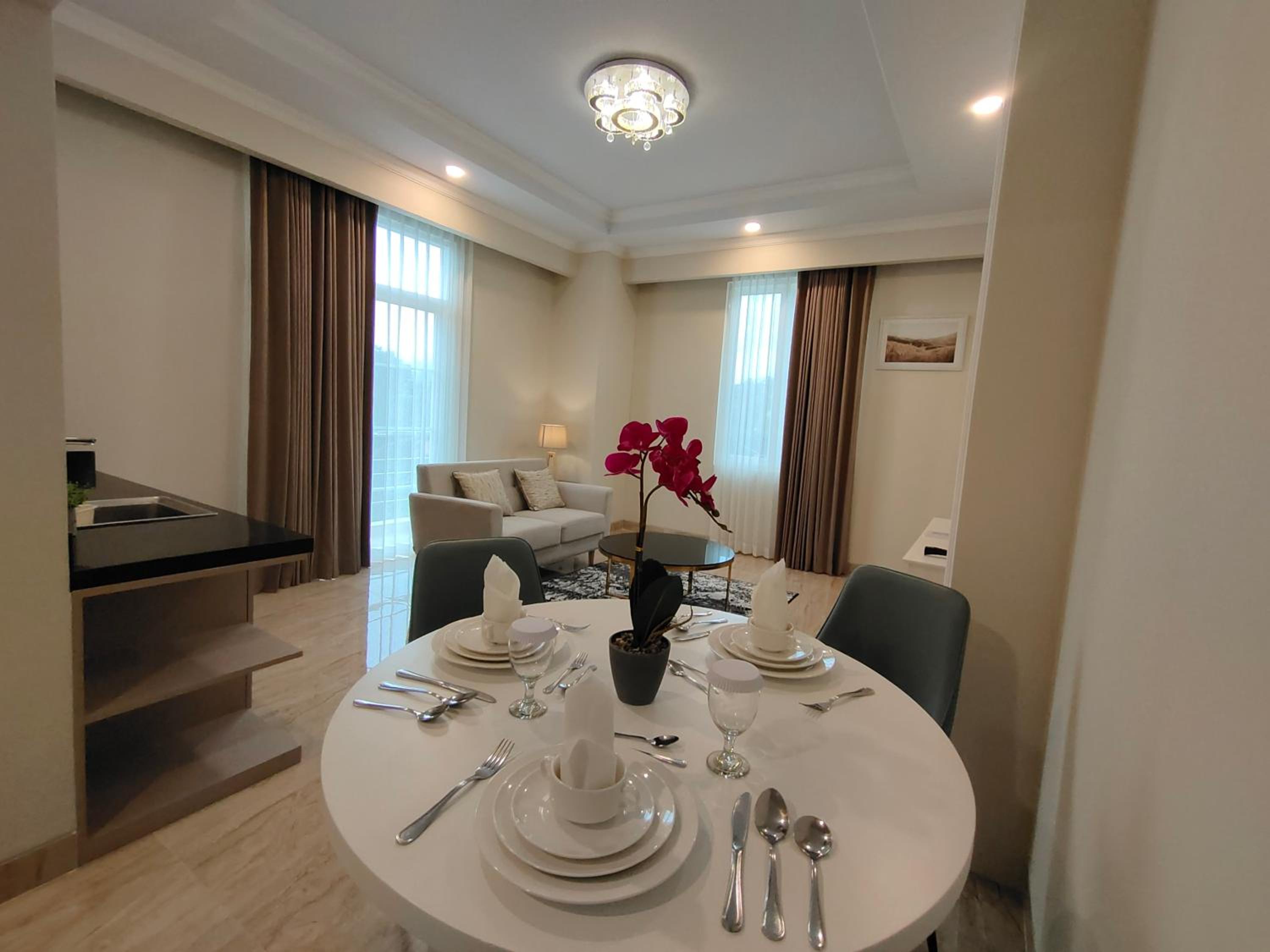 Executive Suite - Photo 7