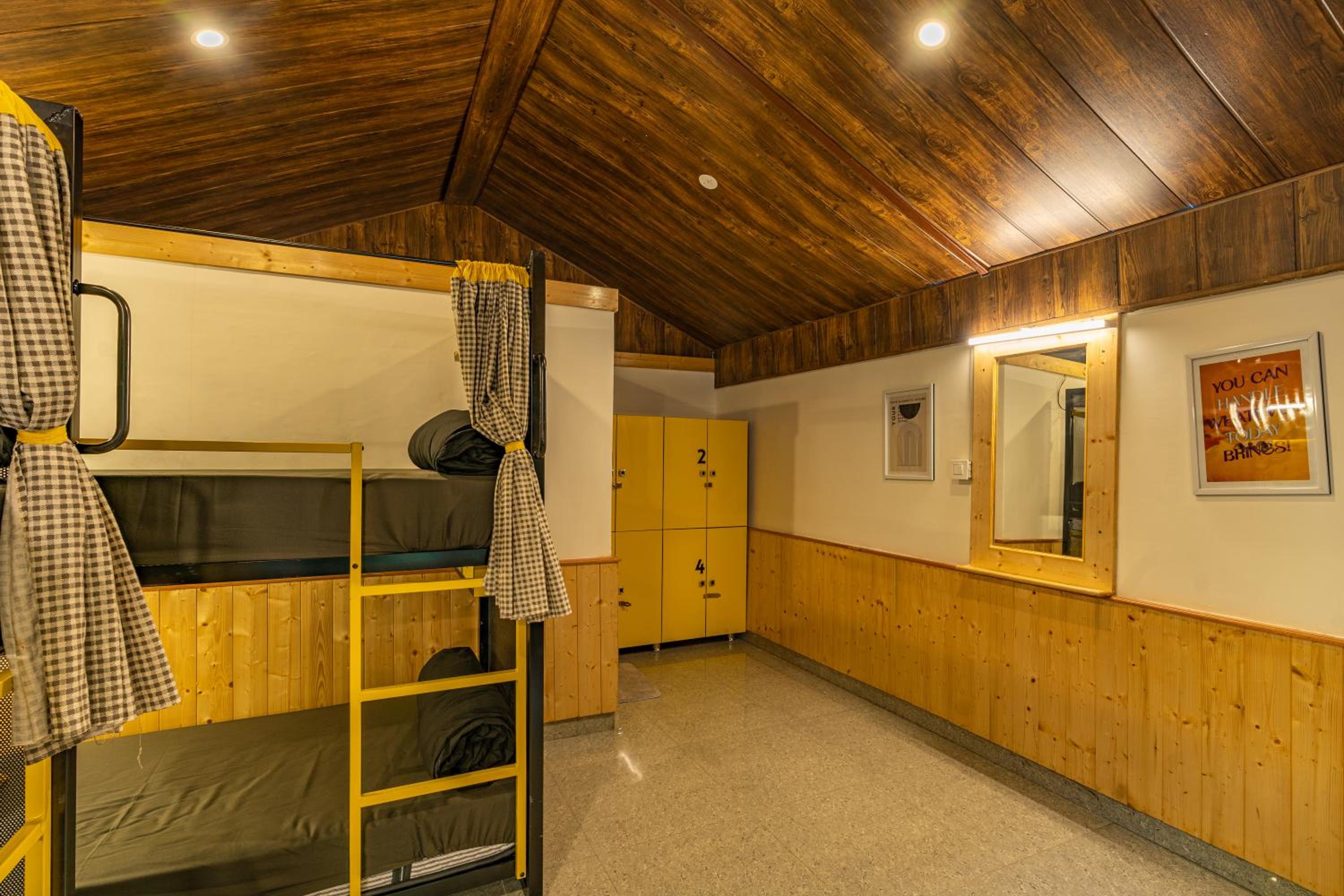 Deluxe - Bed In 4 Bed Mixed Dormitory photo 3