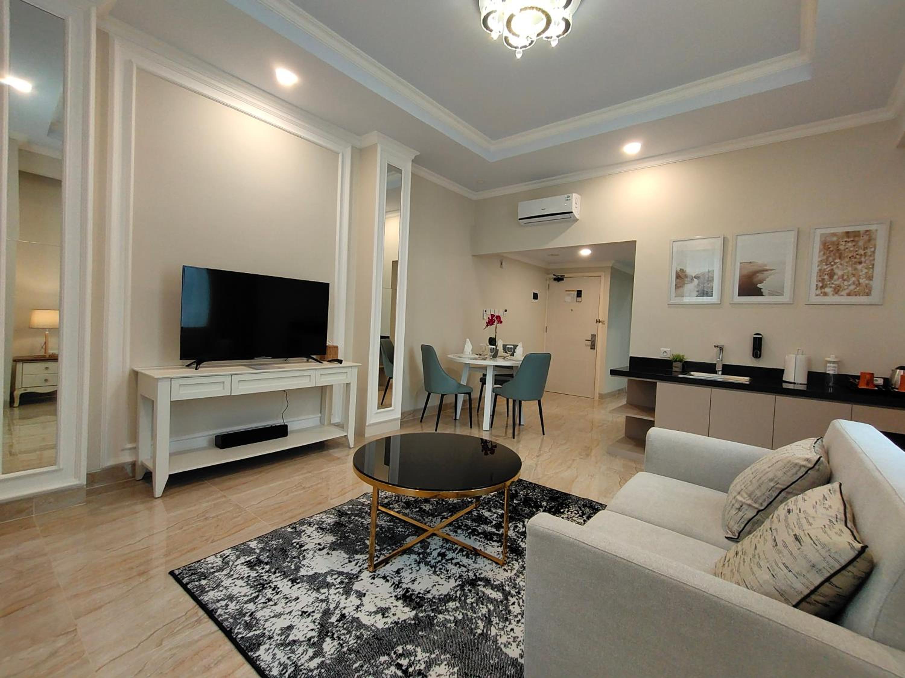 Executive Suite - Photo 5