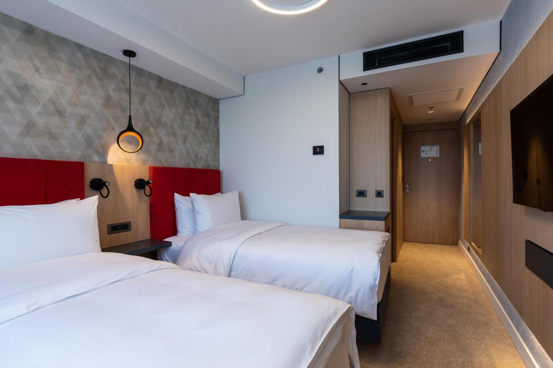 Twin Room - Non-Smoking photo 3