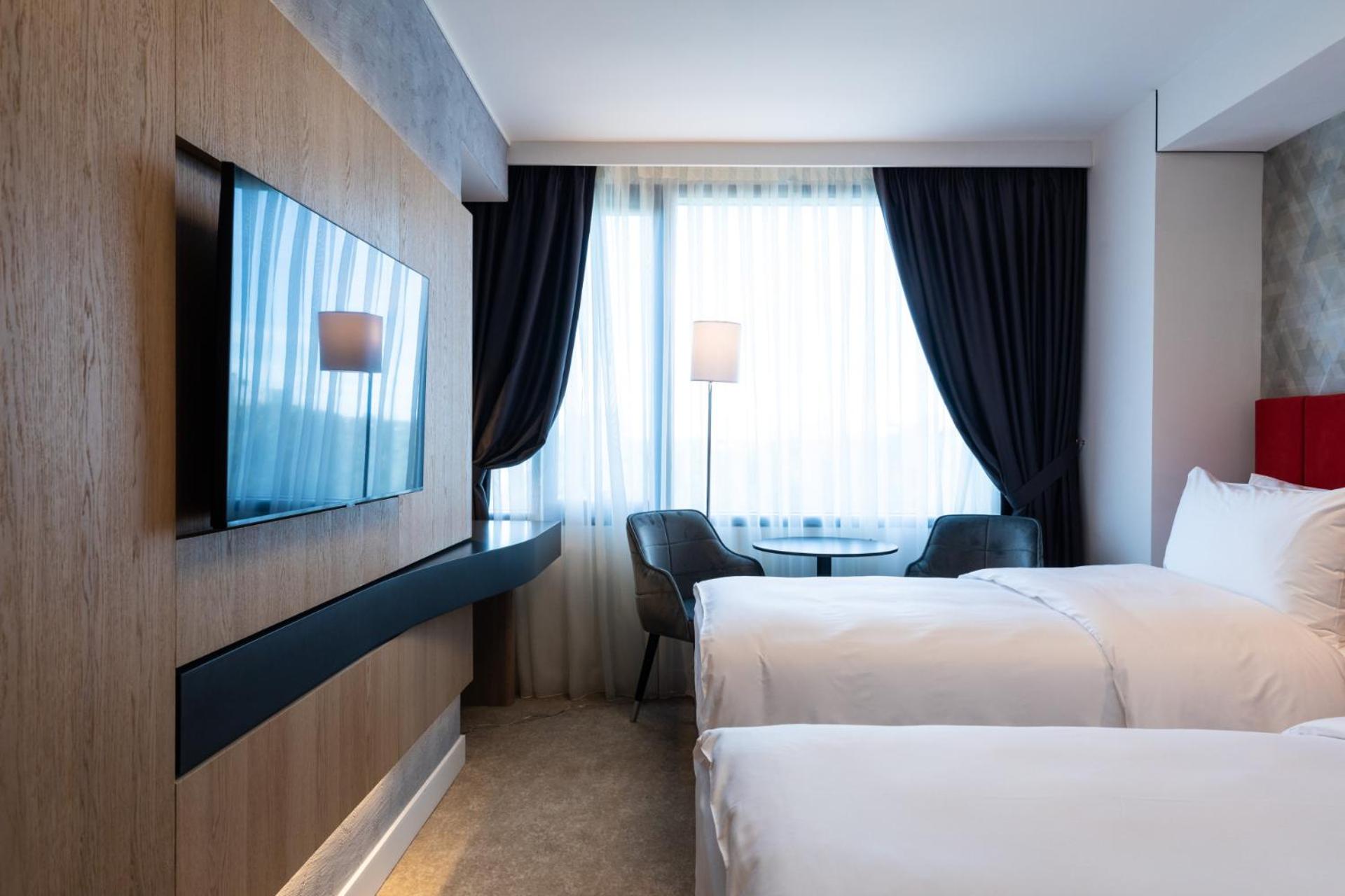 Twin Room - Non-Smoking photo 2