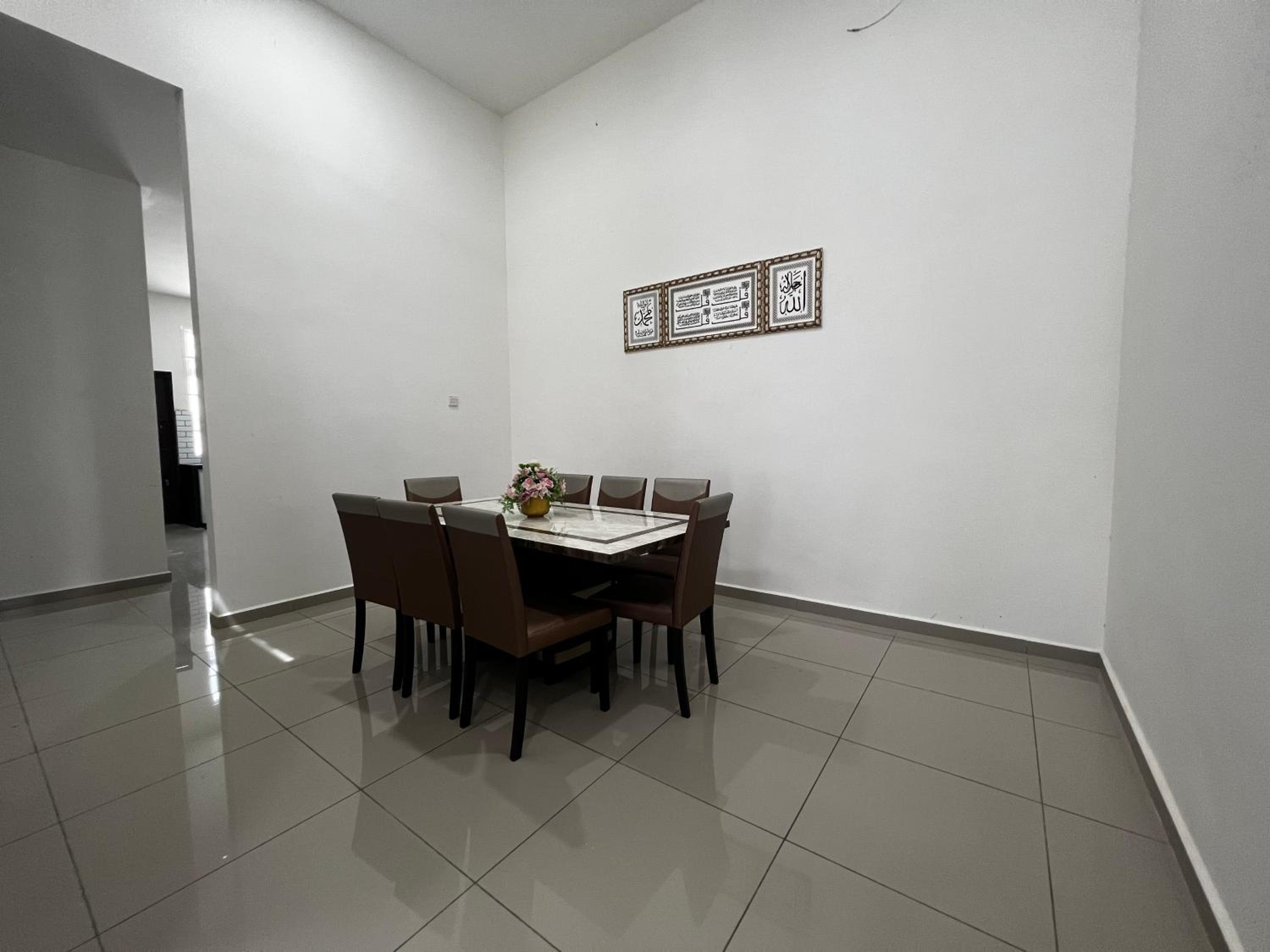 Four-Bedroom House photo 2