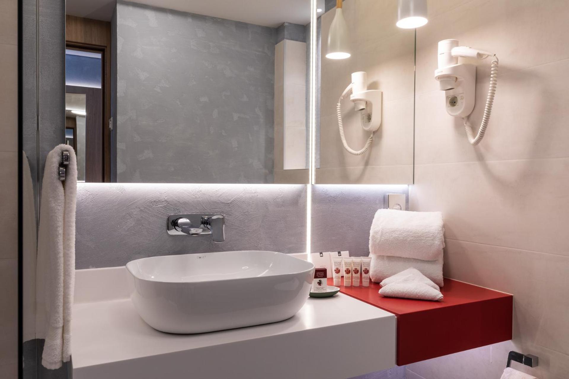 Standard Single Room with Shower photo 3