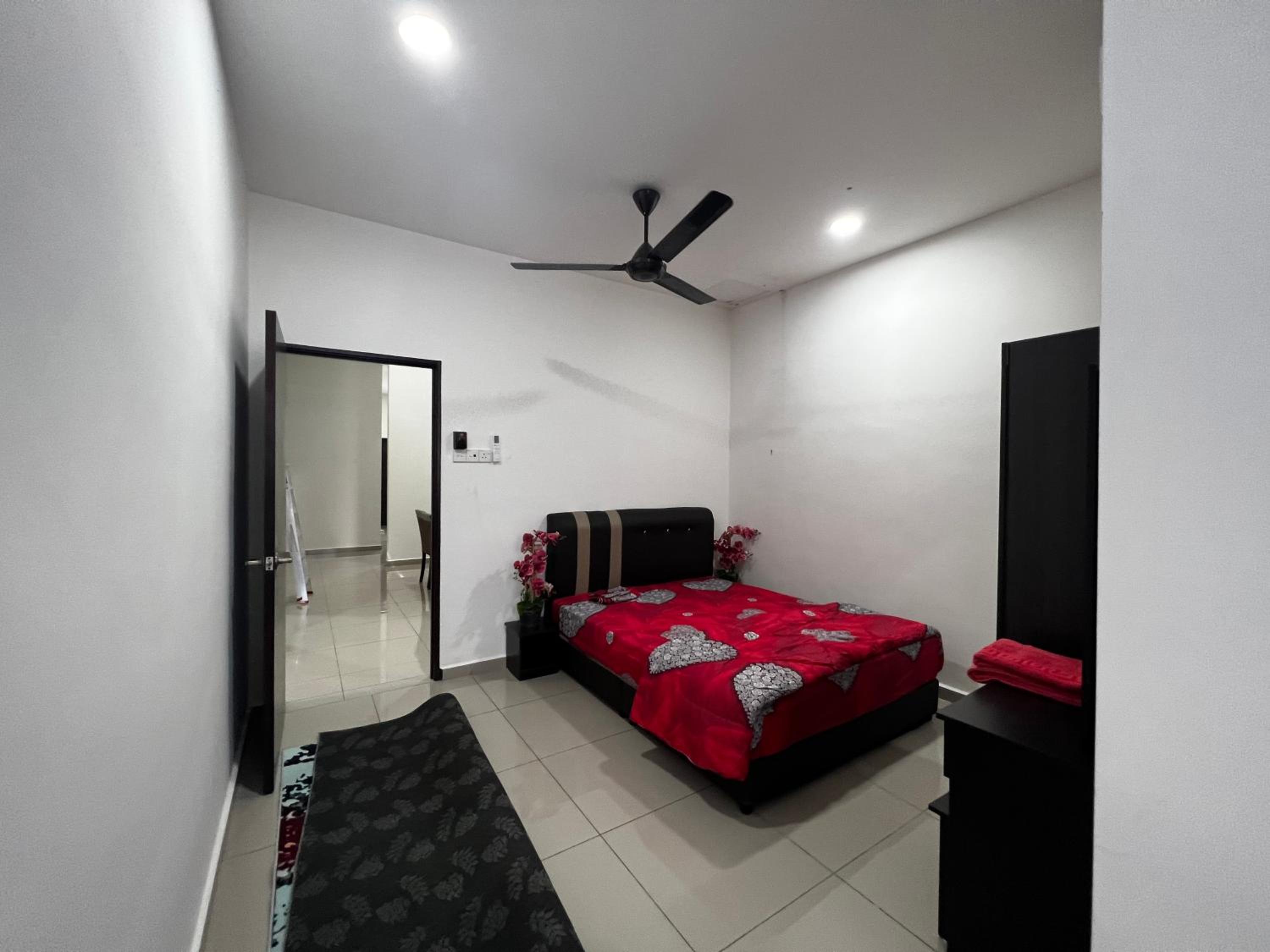 Four-Bedroom House photo 3