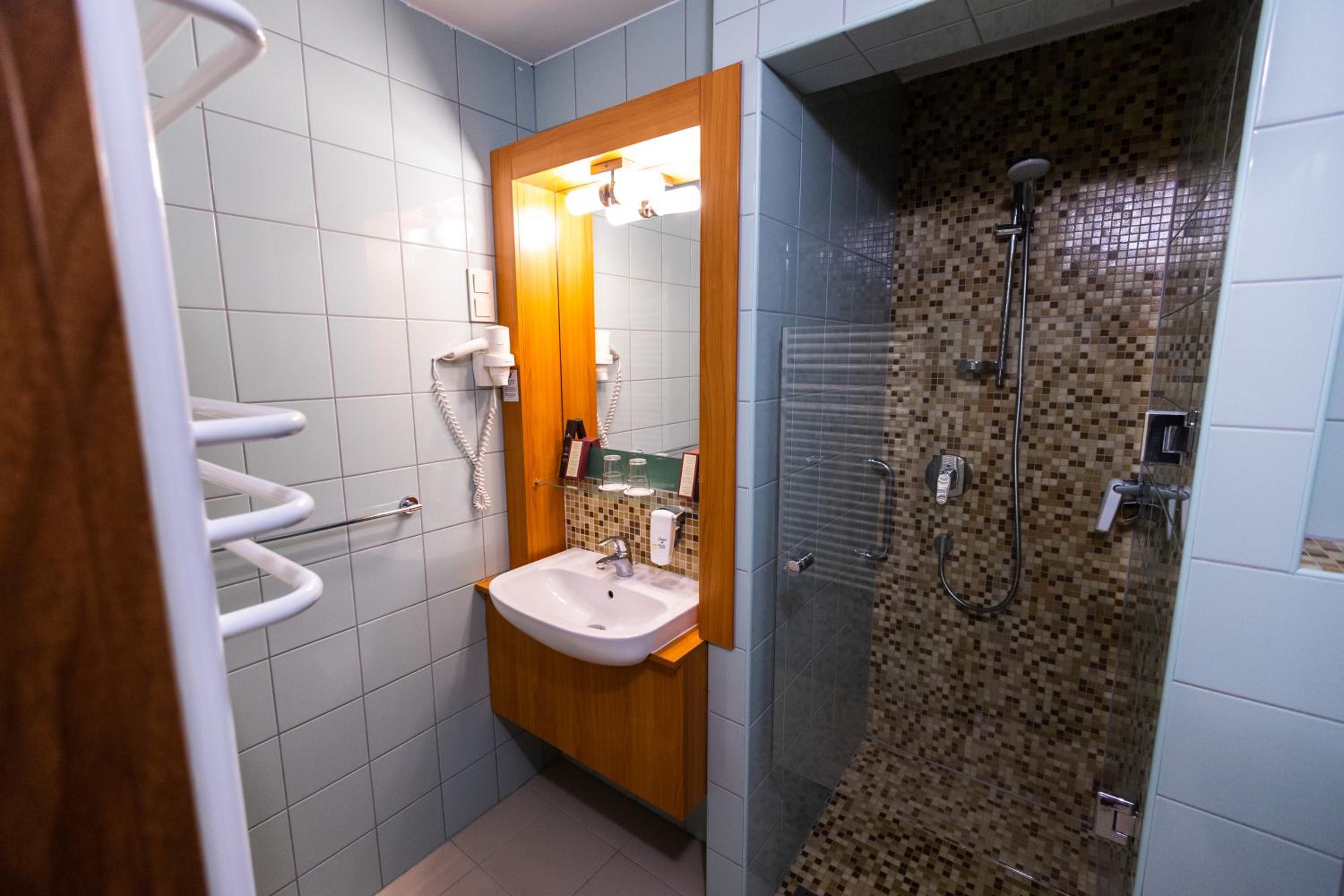 Quadruple Room with Private Bathroom photo 2
