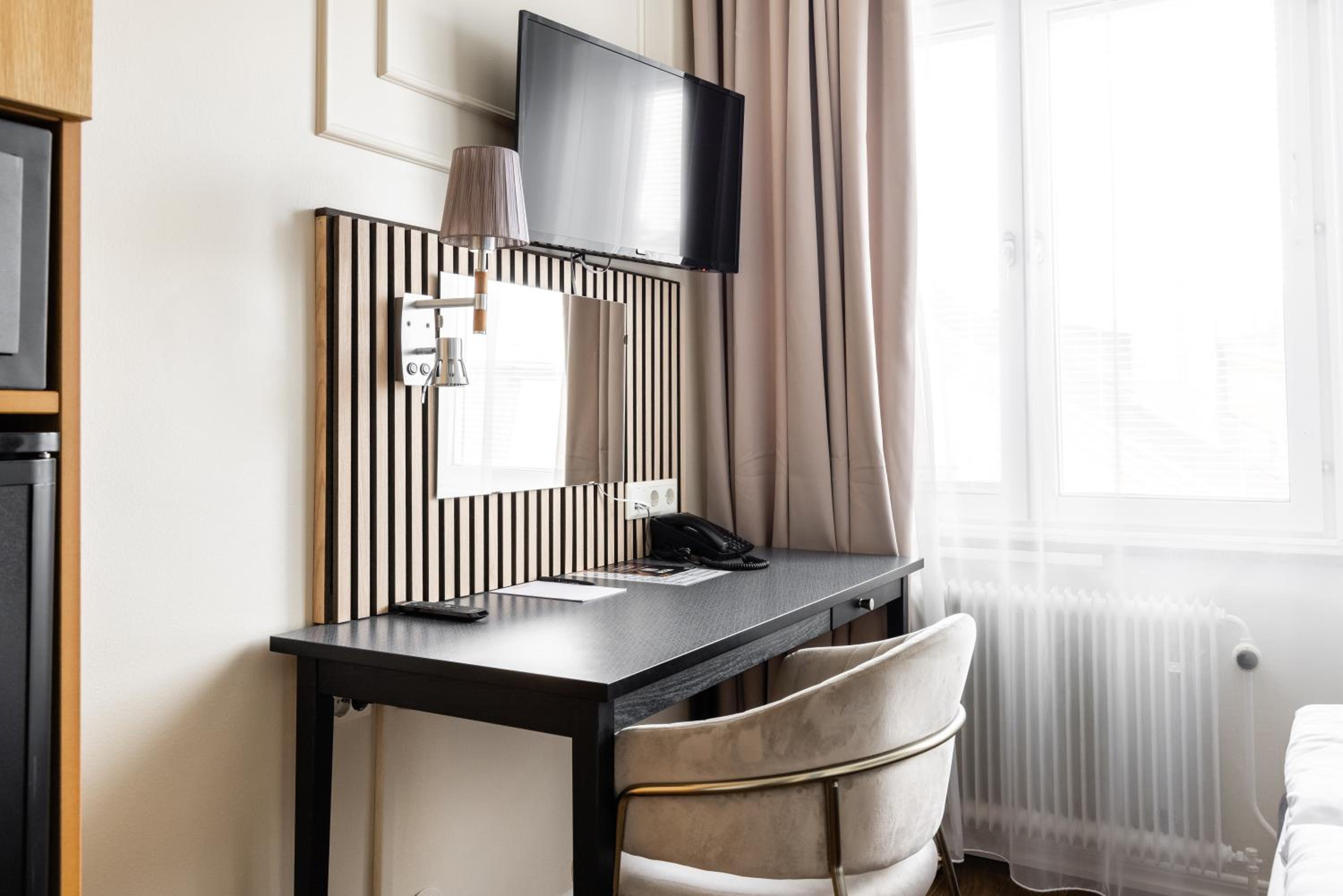 Compact Double Room - Photo 1