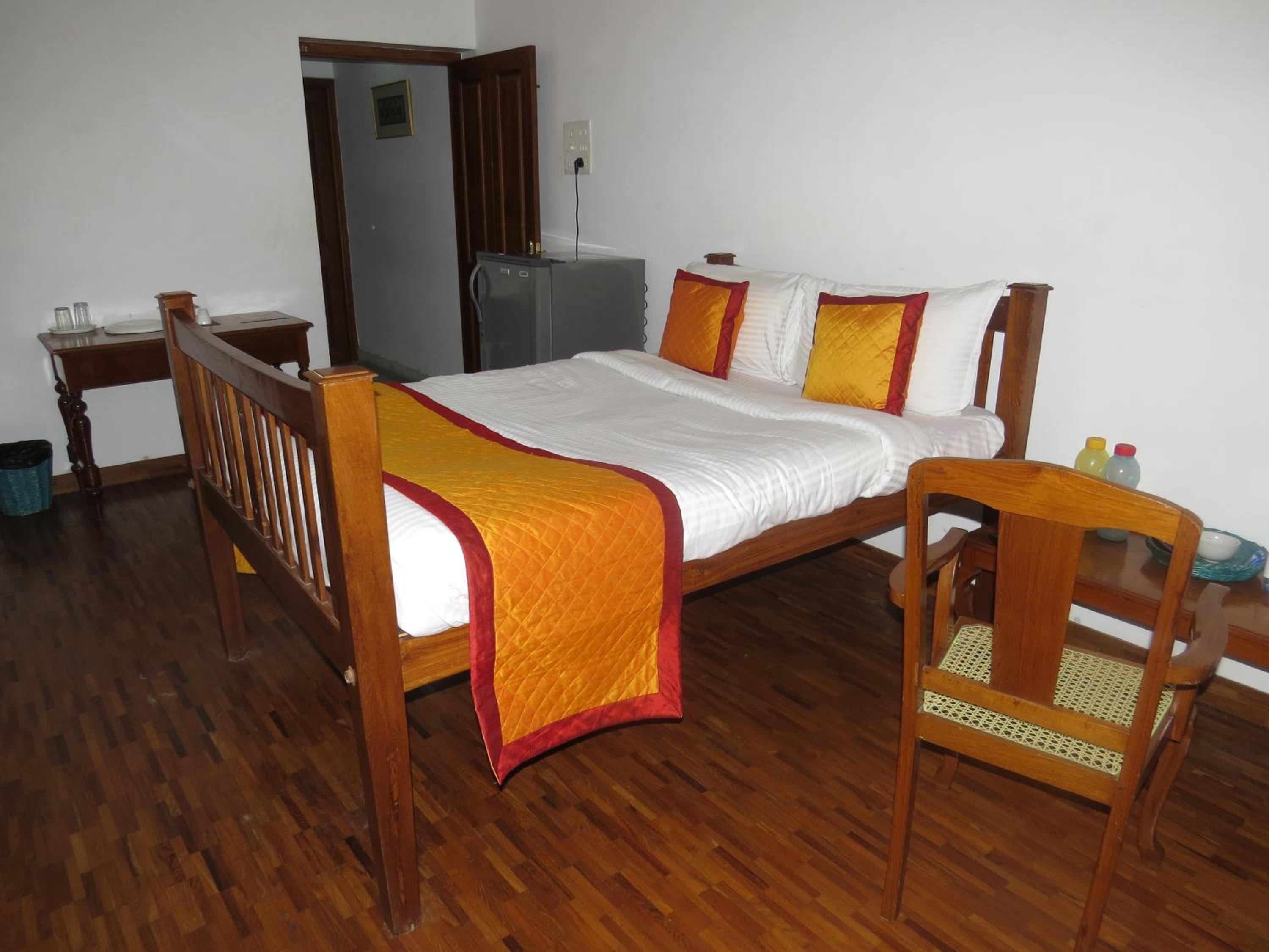 Queen Room with Balcony - Photo 6