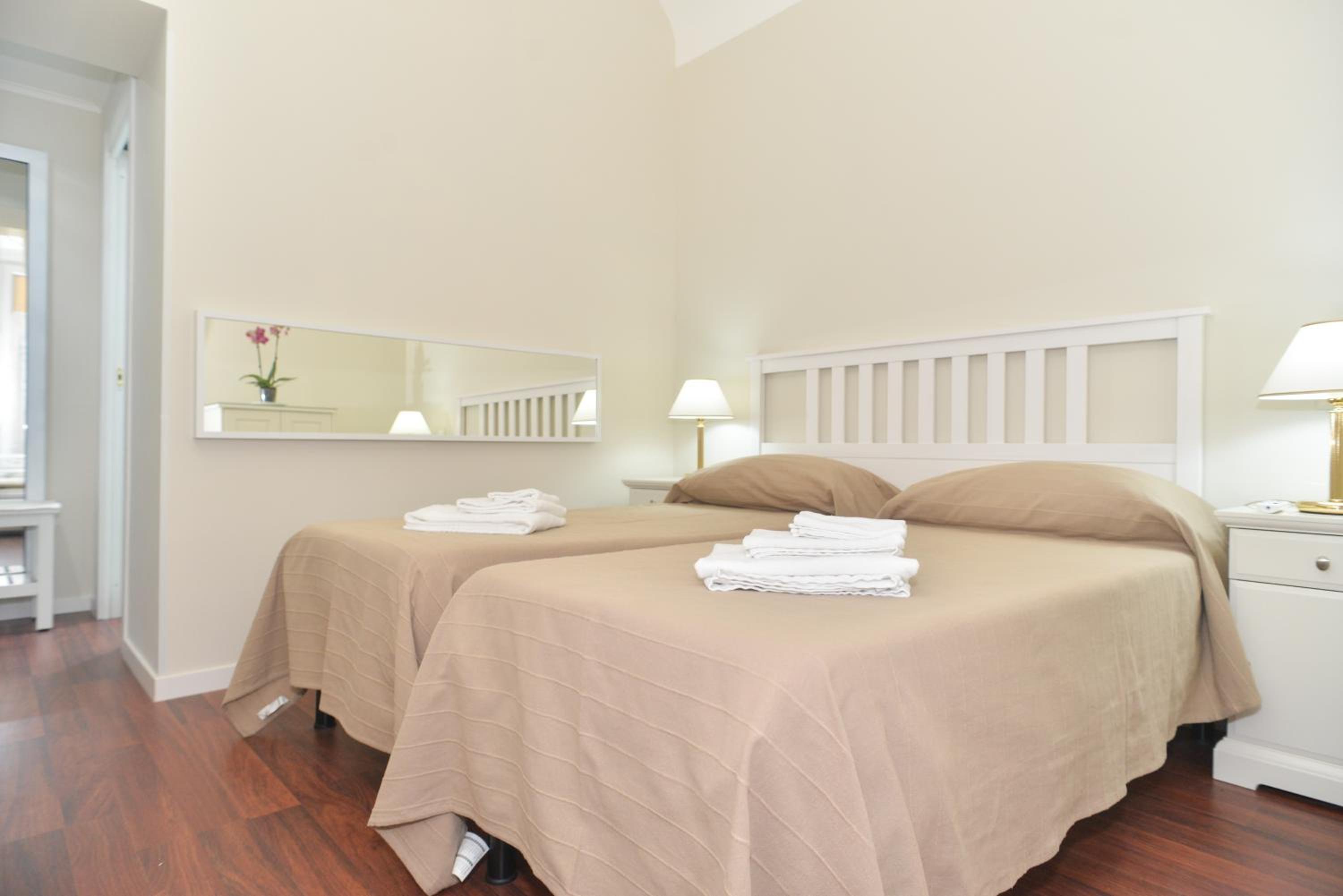 Double or Twin Room with Private Bathroom photo 2