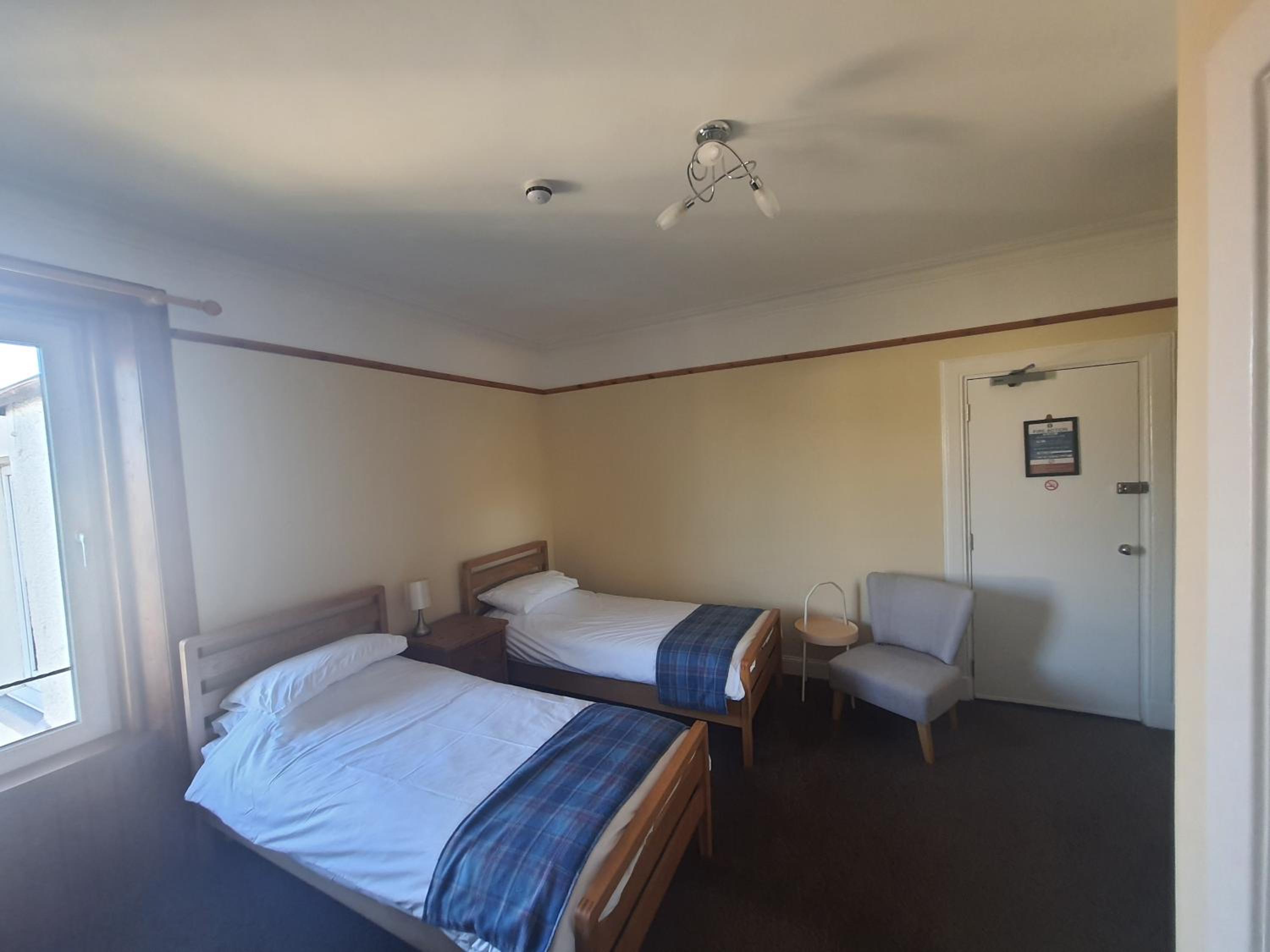 Twin Room with Private Bathroom photo 3