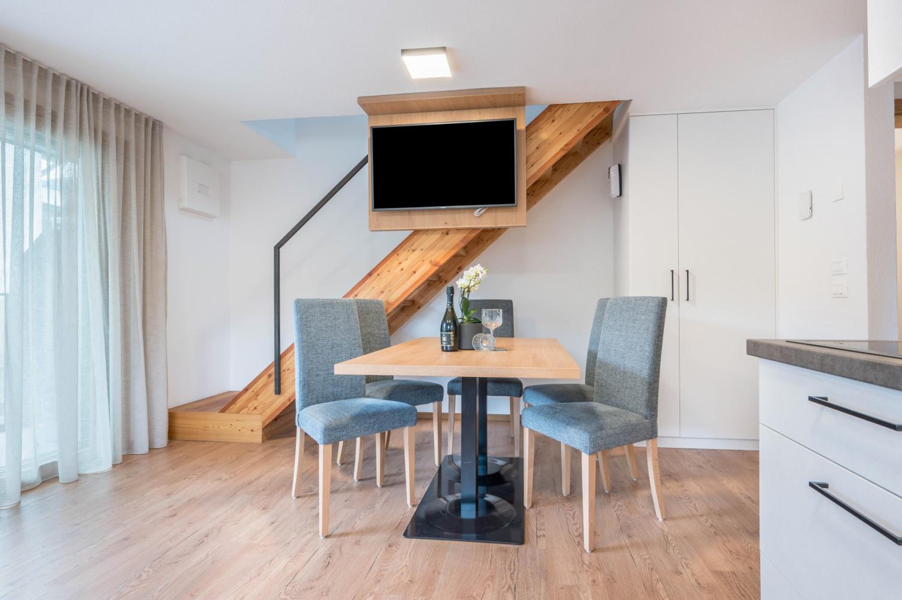 Two-Bedroom Deluxe Apartment with Balcony photo 3