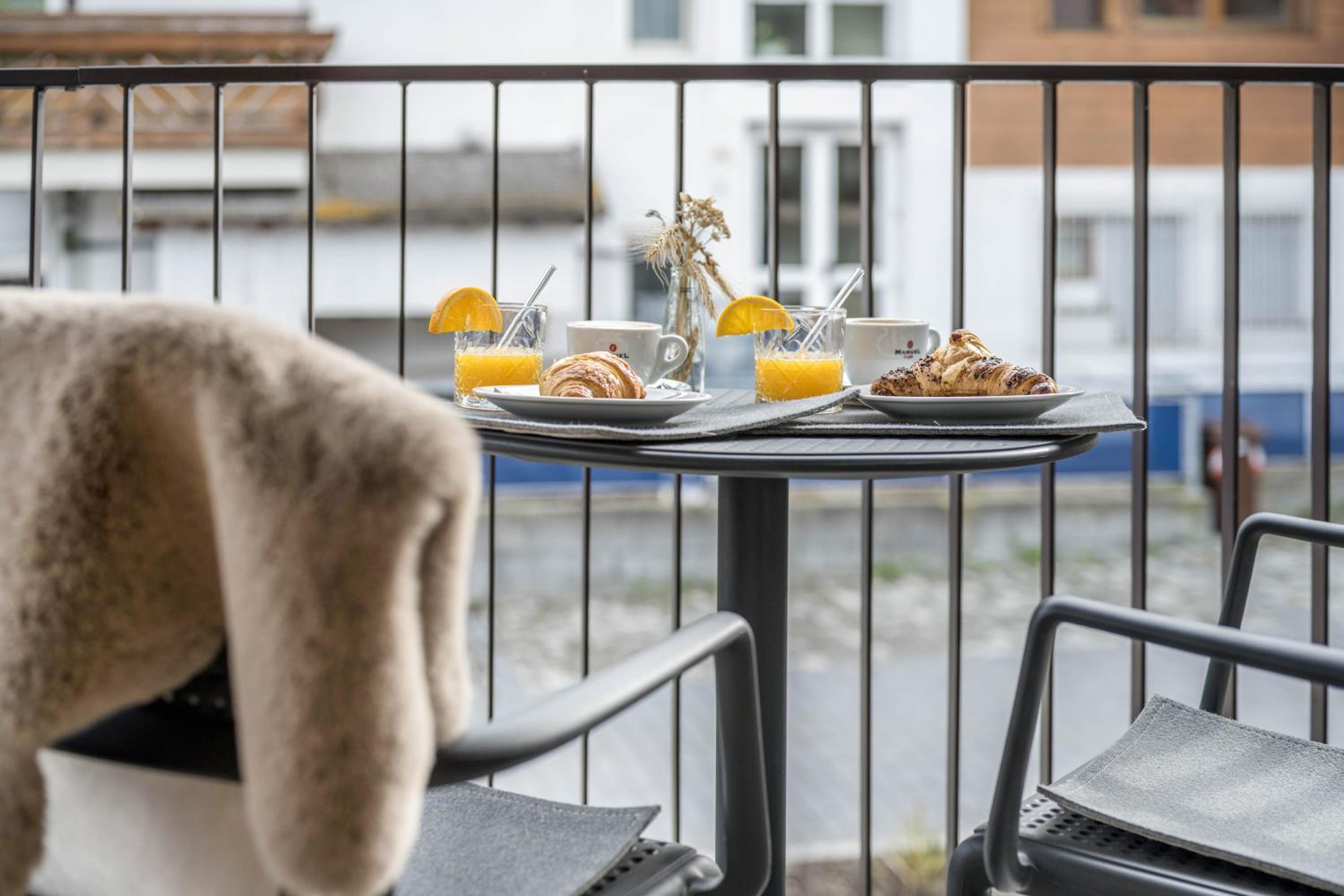 Two-Bedroom Deluxe Apartment with Balcony photo 2
