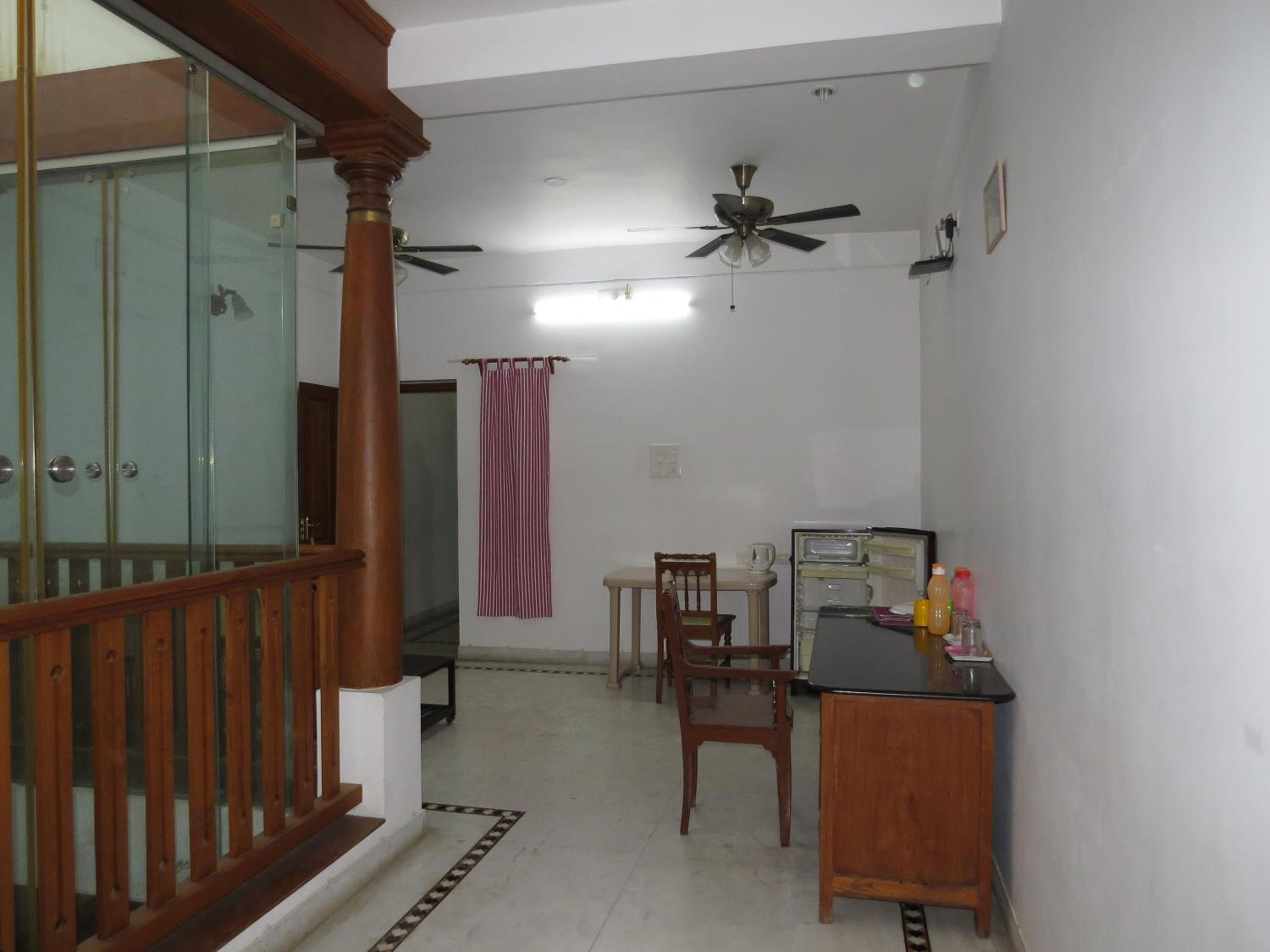 Deluxe Family Suite - Photo 12