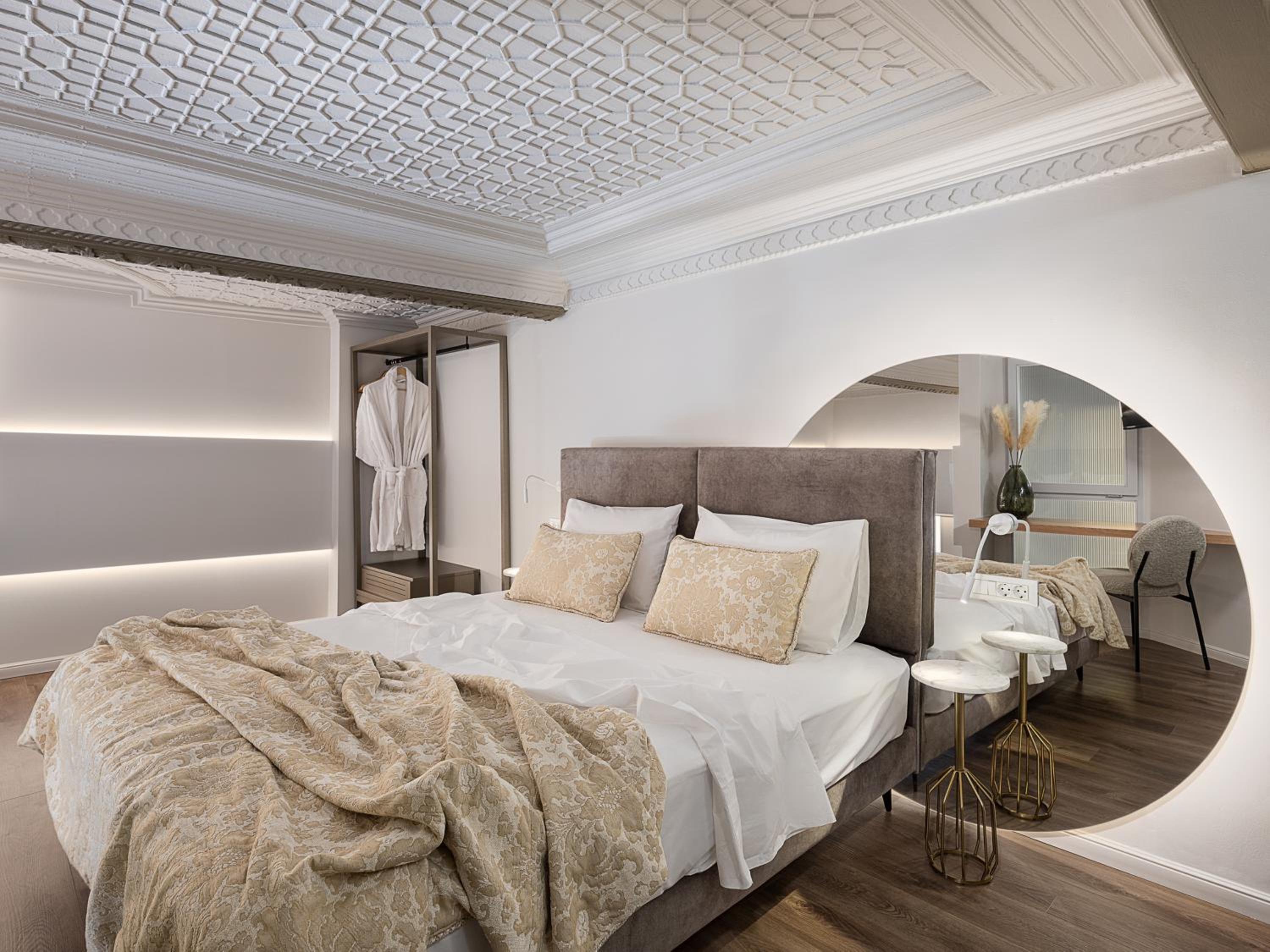 Two-Bedroom Suite with Balcony - Photo 14